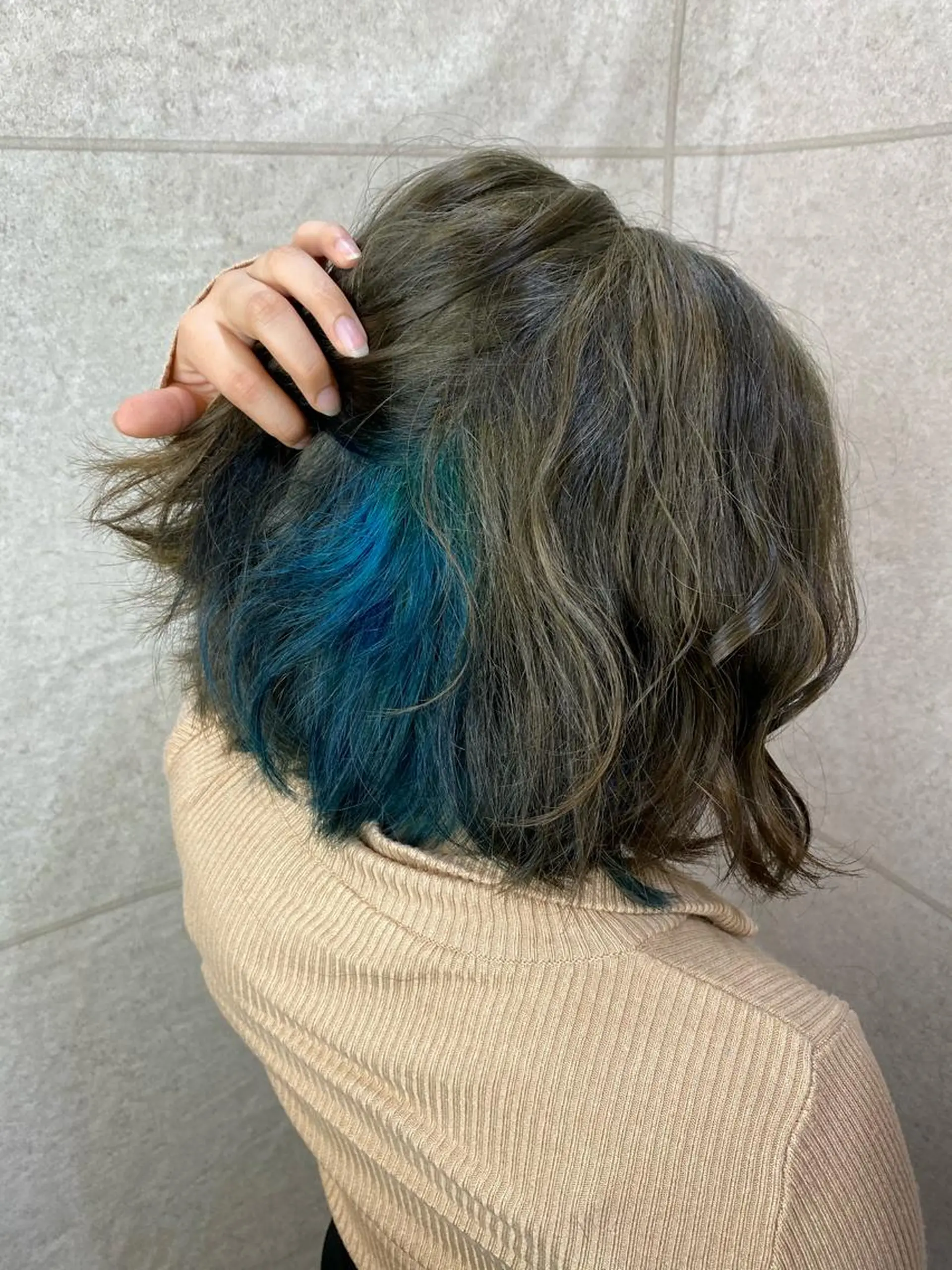 ミディアム カット ヘアカラー 長濱 俊のヘアスタイル