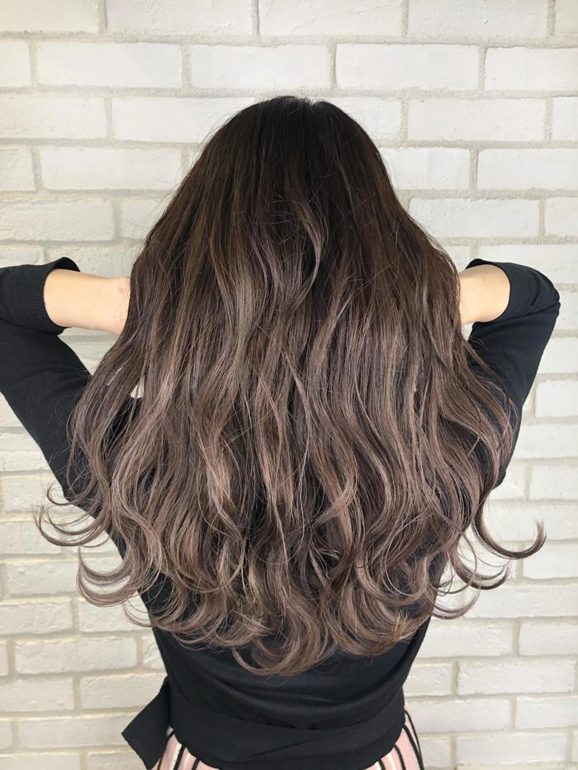 カラー アッシュ グラデーションカラー ピンクカラー ピンクアッシュ カット ヘアカラー トリートメント takumi Hのヘアスタイル