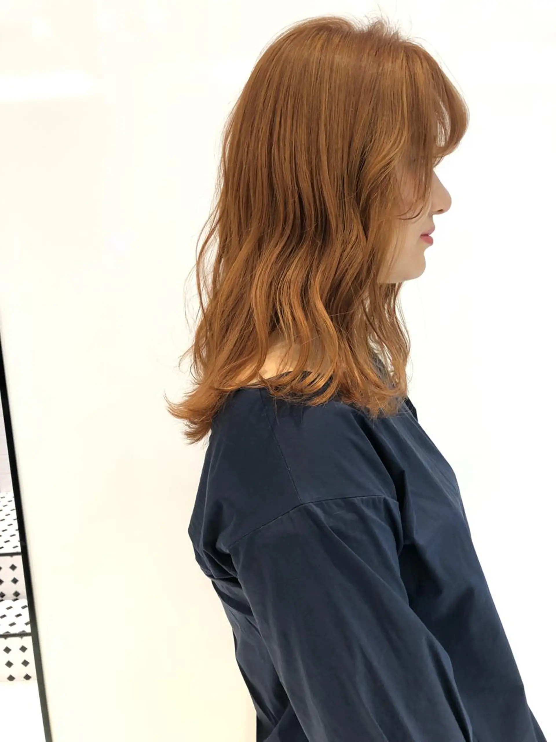 ロング カラー ブリーチ ヘアカラー 相川 愛実のヘアスタイル