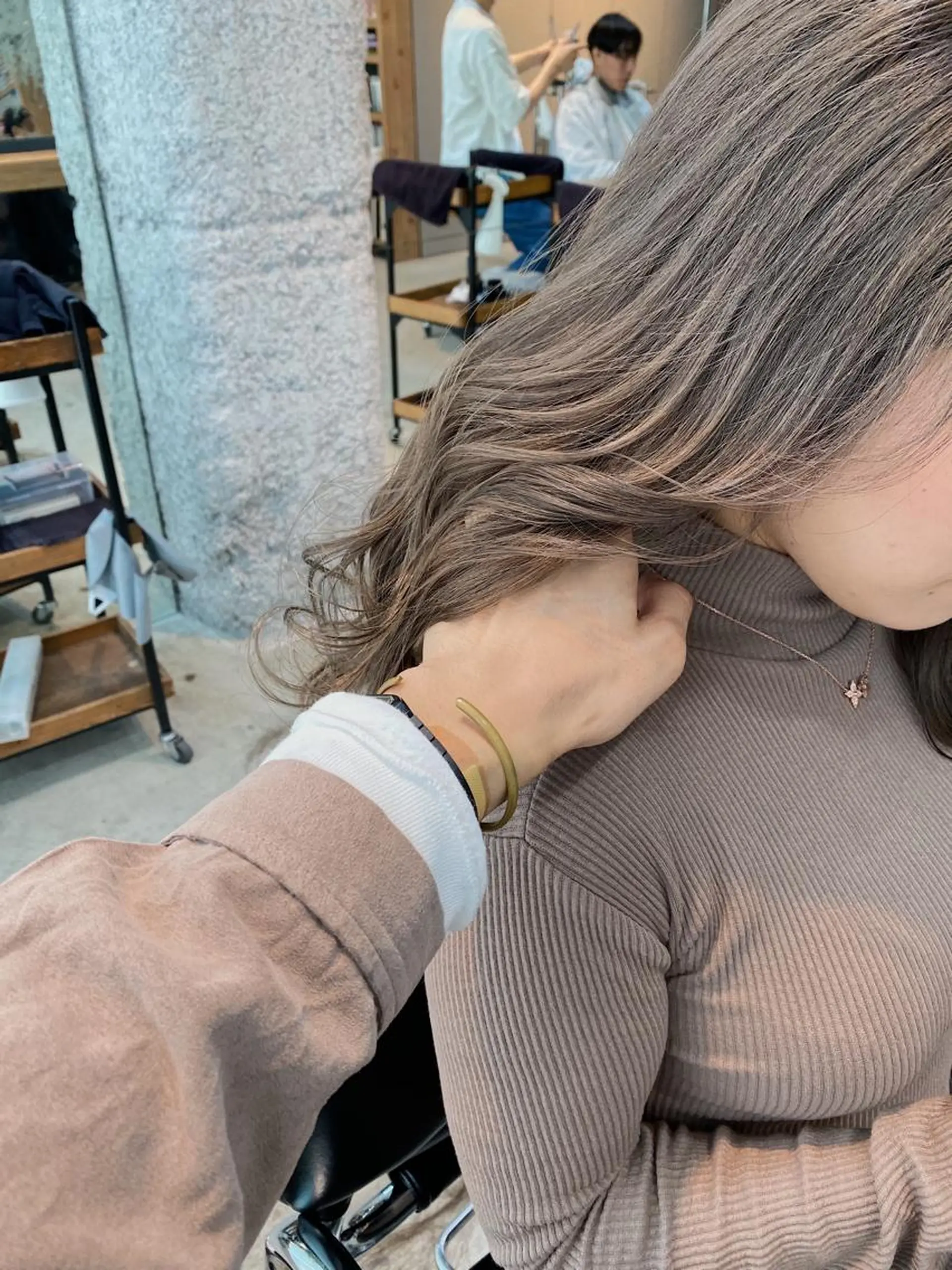 ロング カラー ブリーチ グレージュ ブリーチなしカラー ブリーチなしカラー/ 髪質改善/寺門束のヘアスタイル