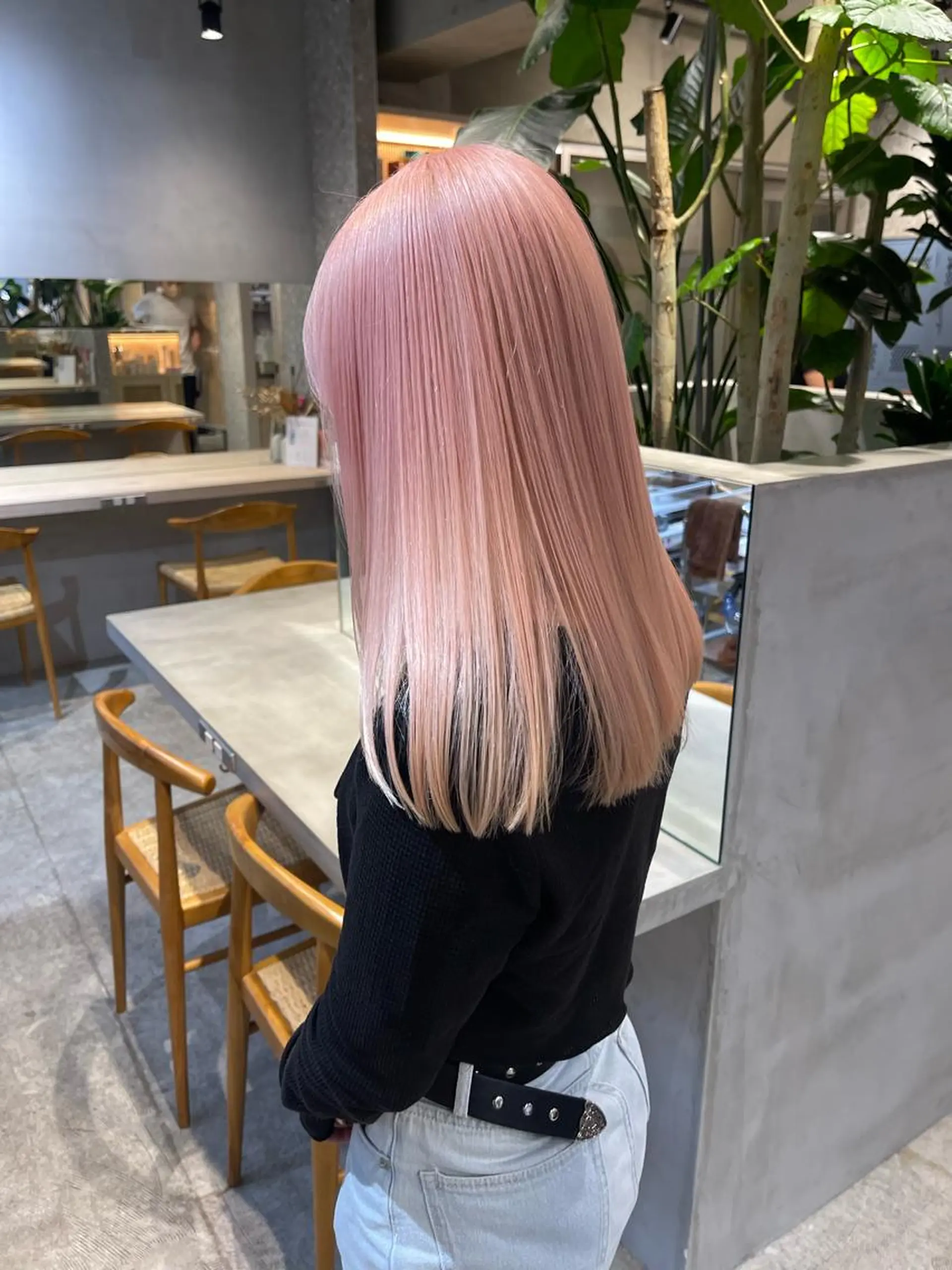 セミロング カラー ベージュカラー ブリーチ ダブルカラー インナーカラー ピンクカラー 透明感カラー 大人グレージュ有村のヘアスタイル