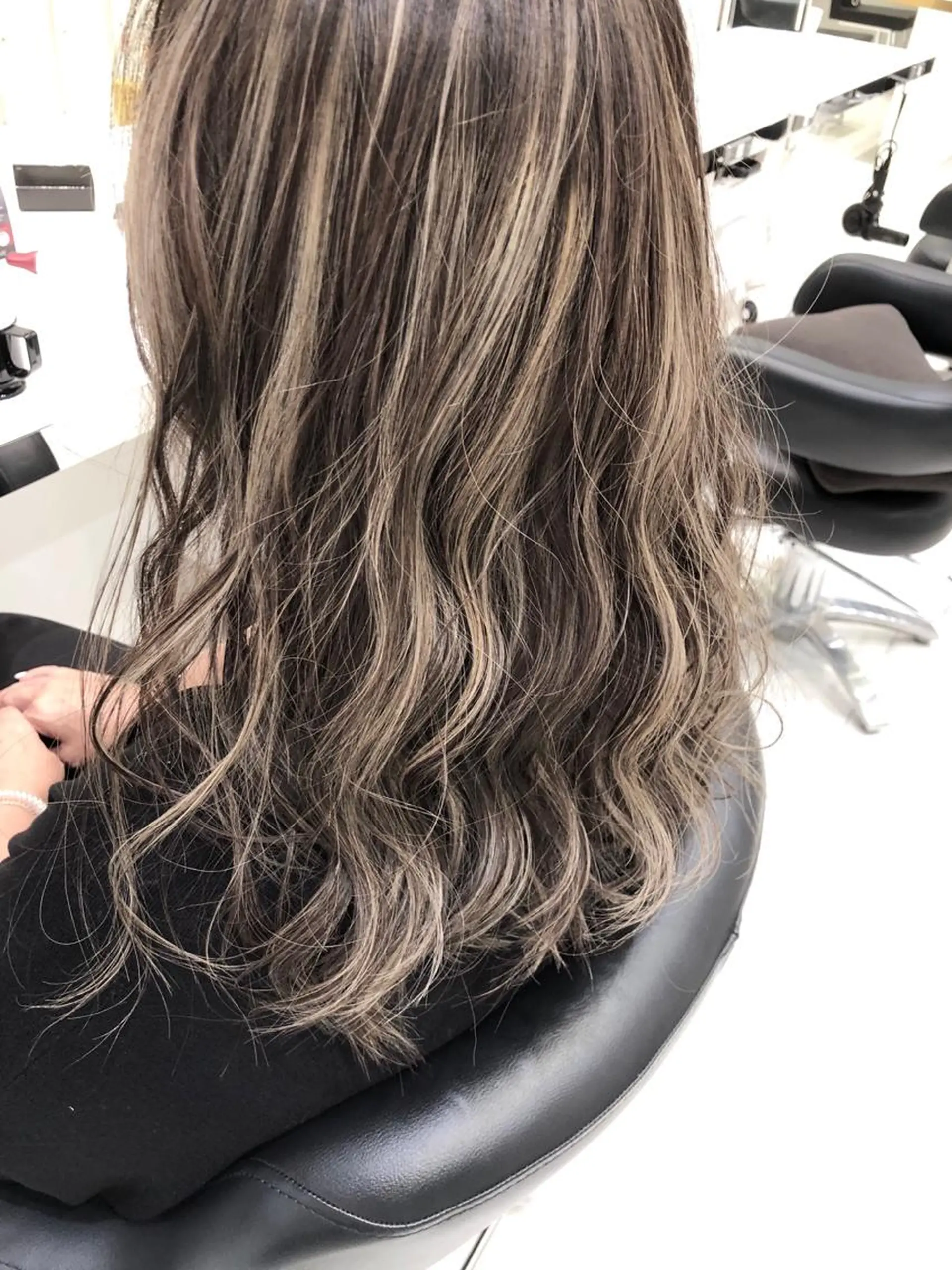 ロング カラー ハイライトカラー ハイライト 海外風レイヤーカット 👑店長　平松　由のヘアスタイル