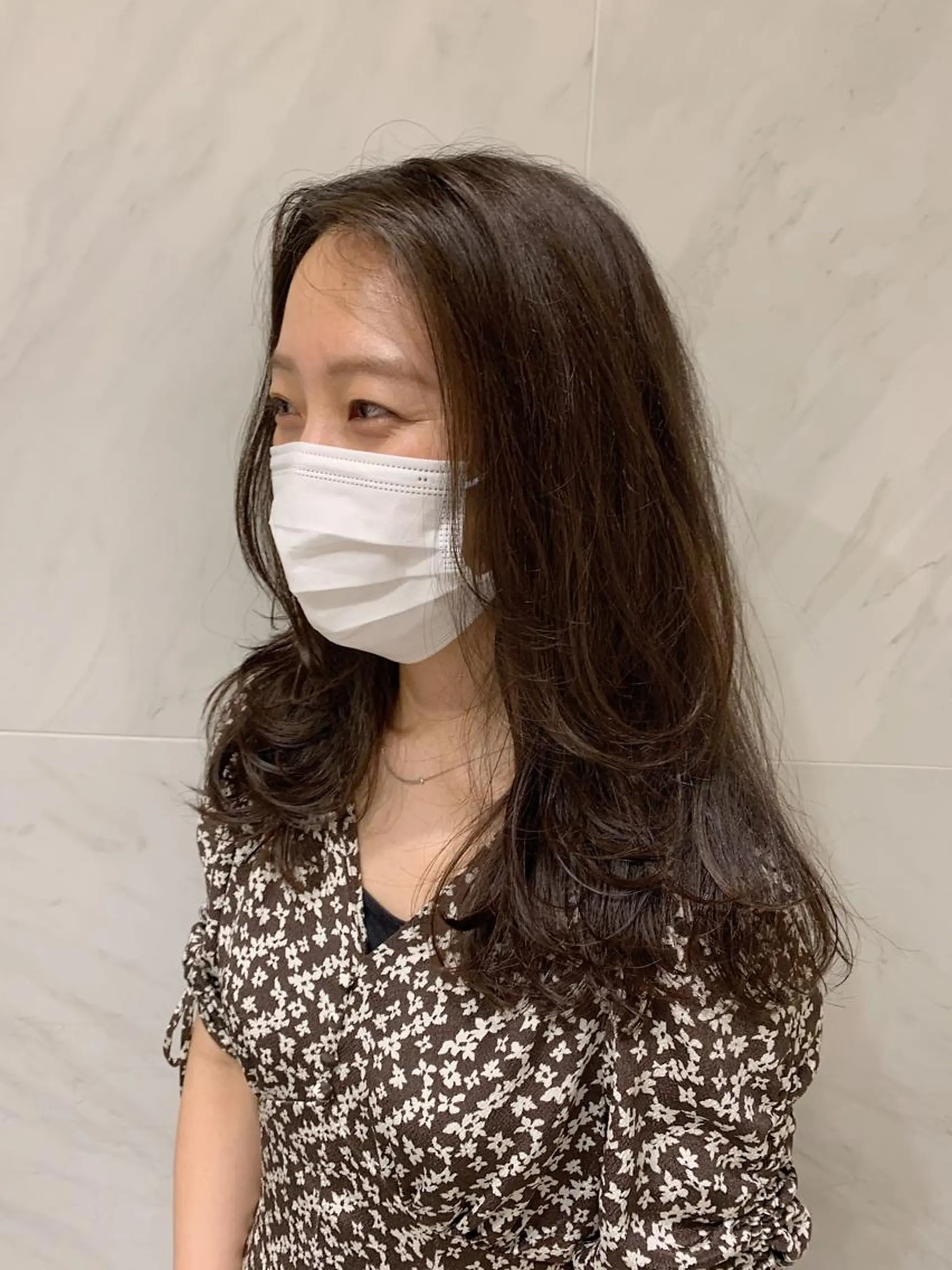 ミディアム カラー レイヤーカット チバ タクミのヘアスタイル