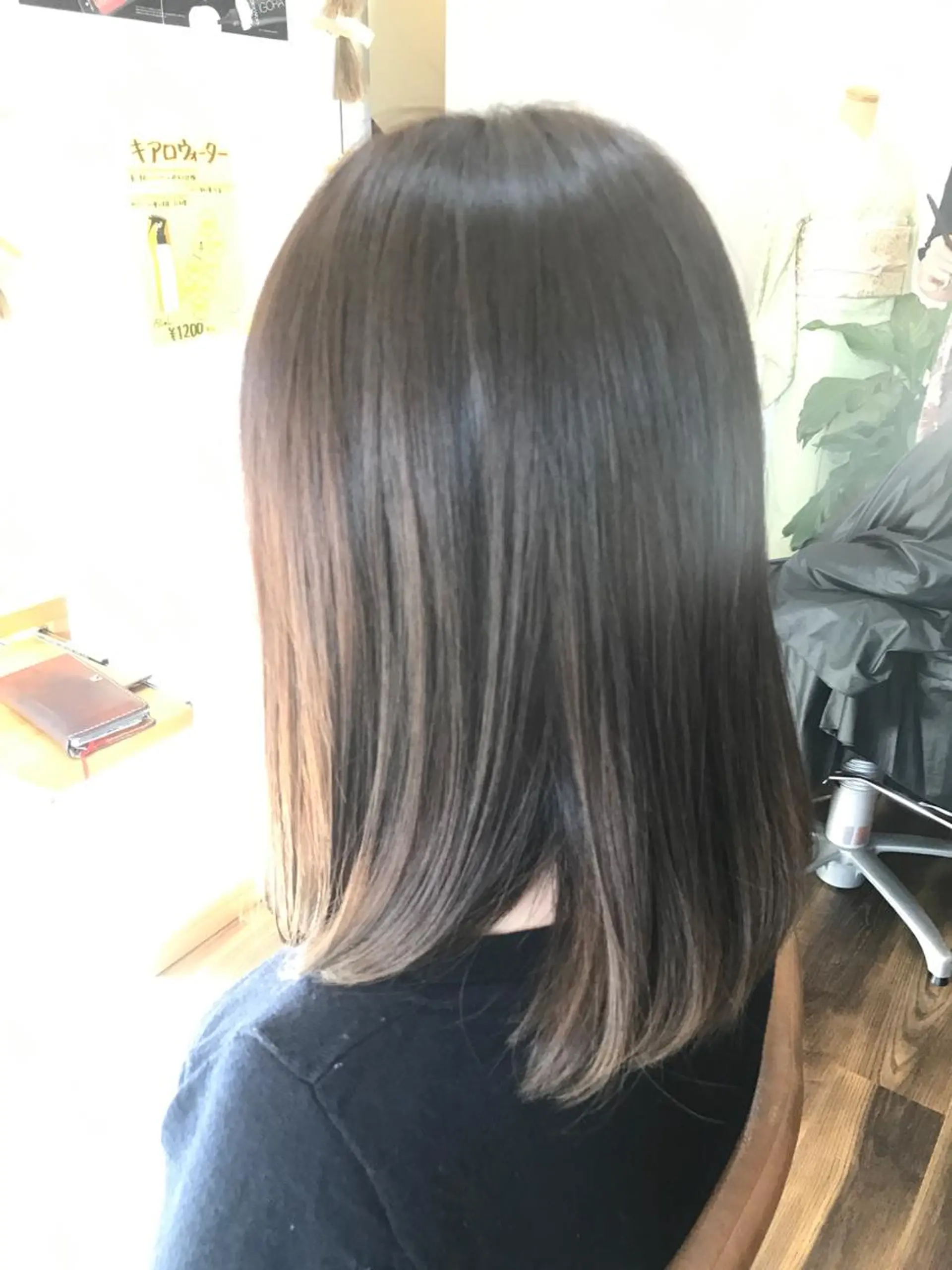 ミディアム カラー 石川 奈緒子のヘアスタイル