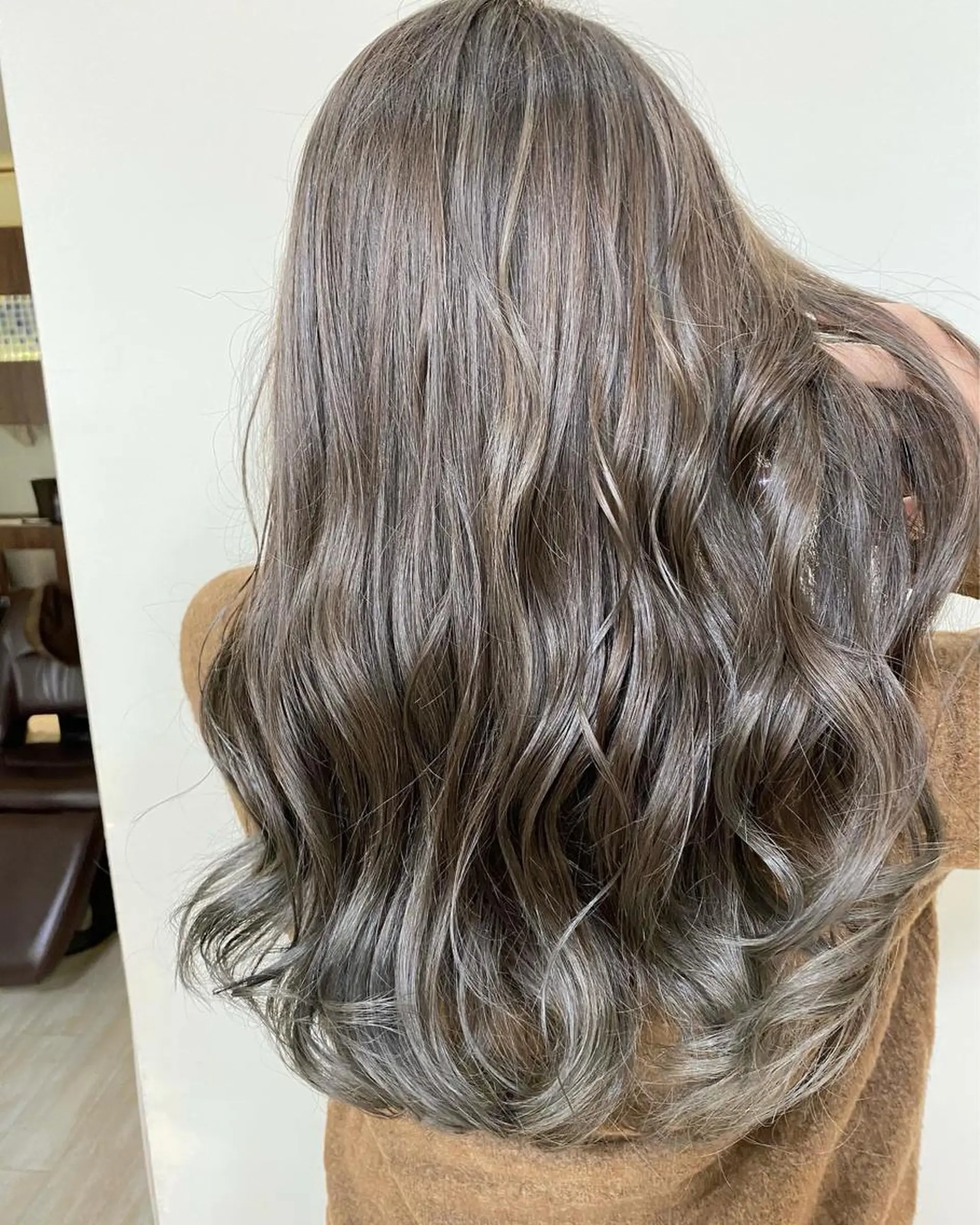 カラー SALOWIN栄 高須大貴のヘアスタイル