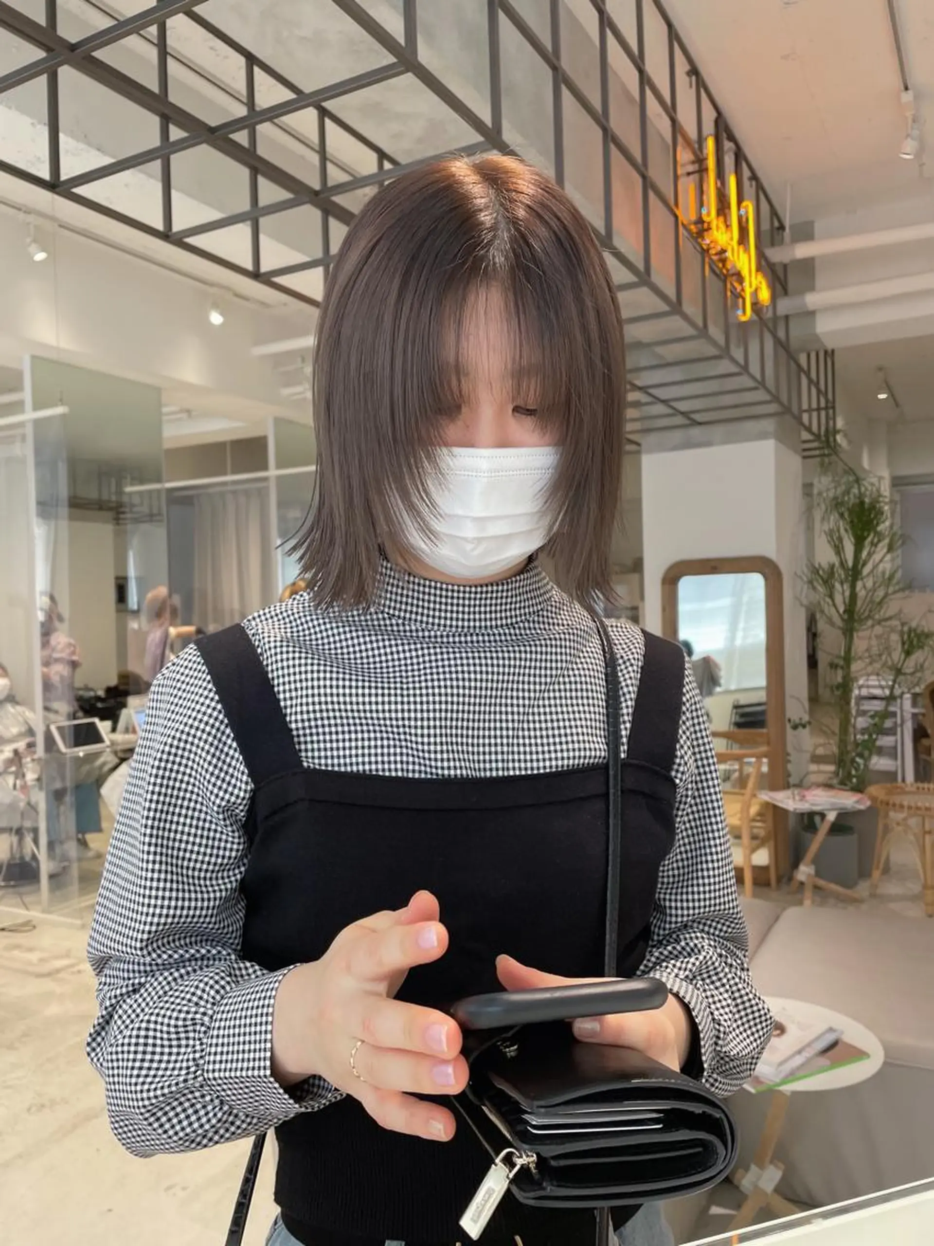 ミディアム カラー グレージュ 顔まわりレイヤー レイヤーカット ralme/sol 髙橋一哉のヘアスタイル