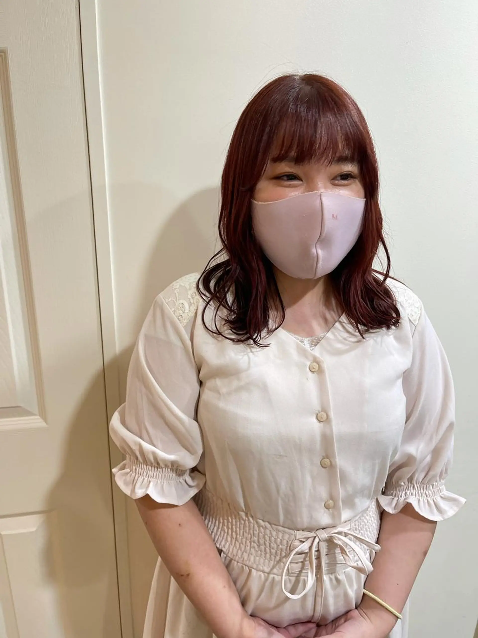 ミディアム カラー カット ヘアカラー トリートメント MIOベージュカラー 柔らかいカラーのヘアスタイル