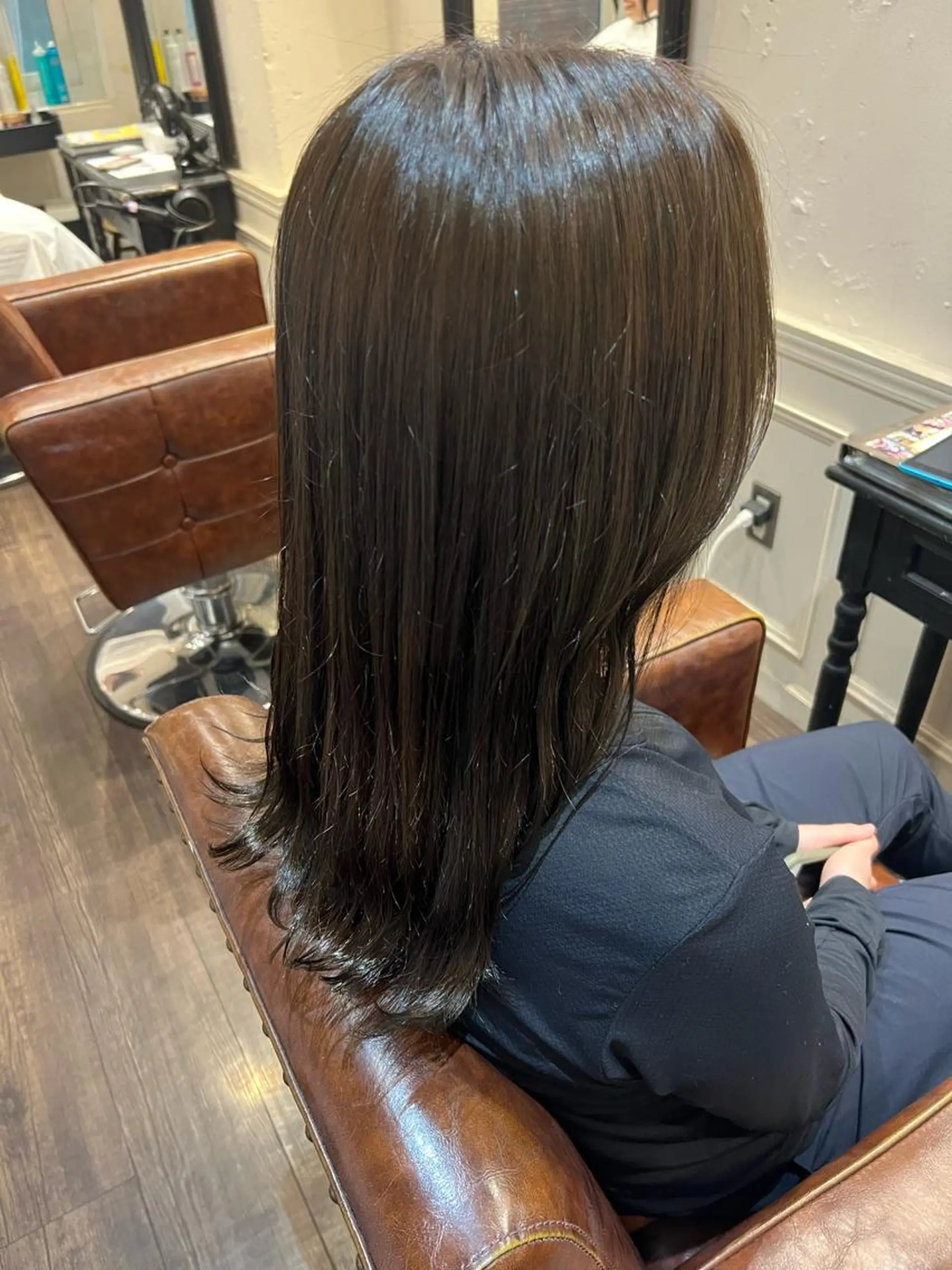 セミロング カラー 魚谷 綾渚のヘアスタイル