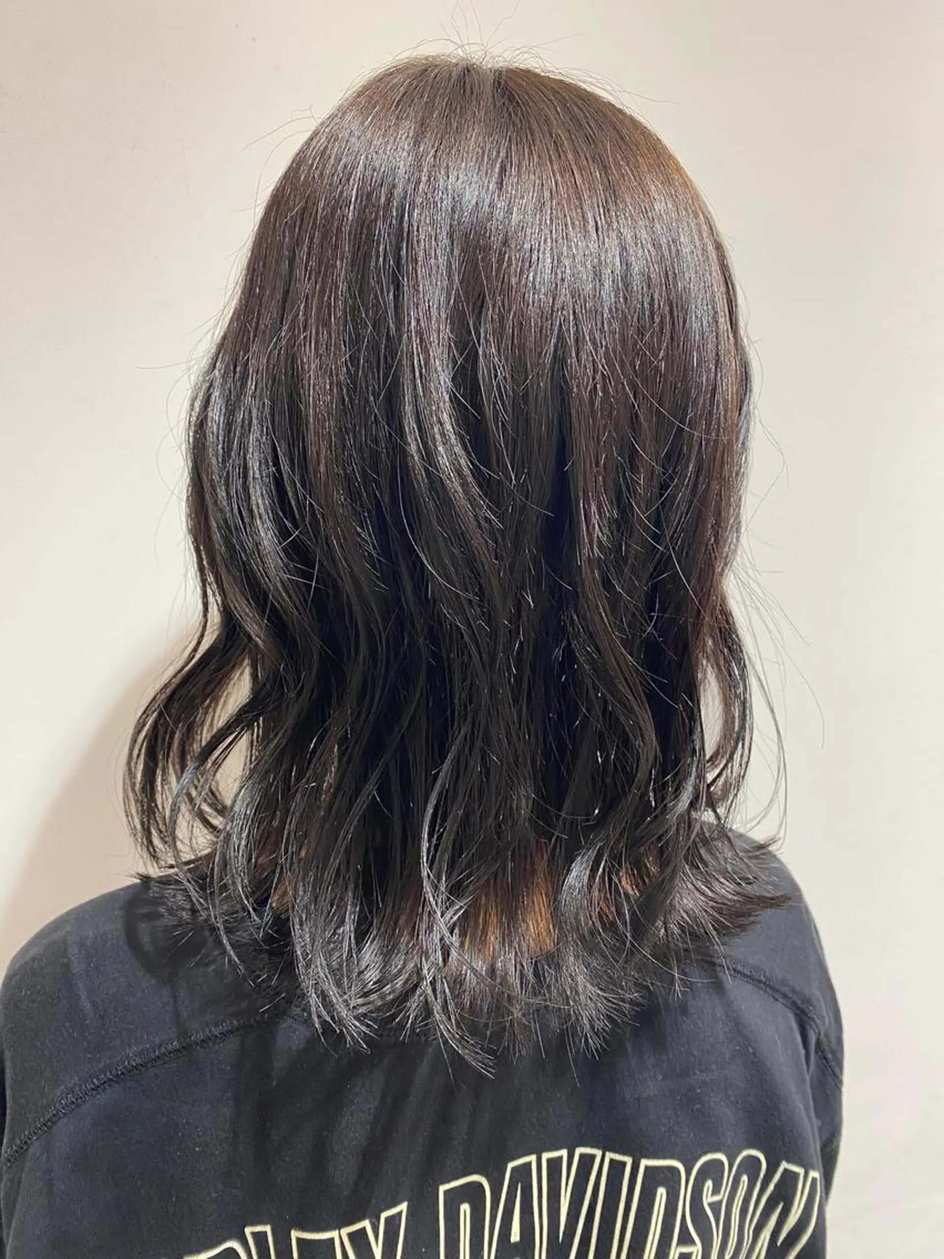 ミディアム 塩崎 絢世のヘアスタイル