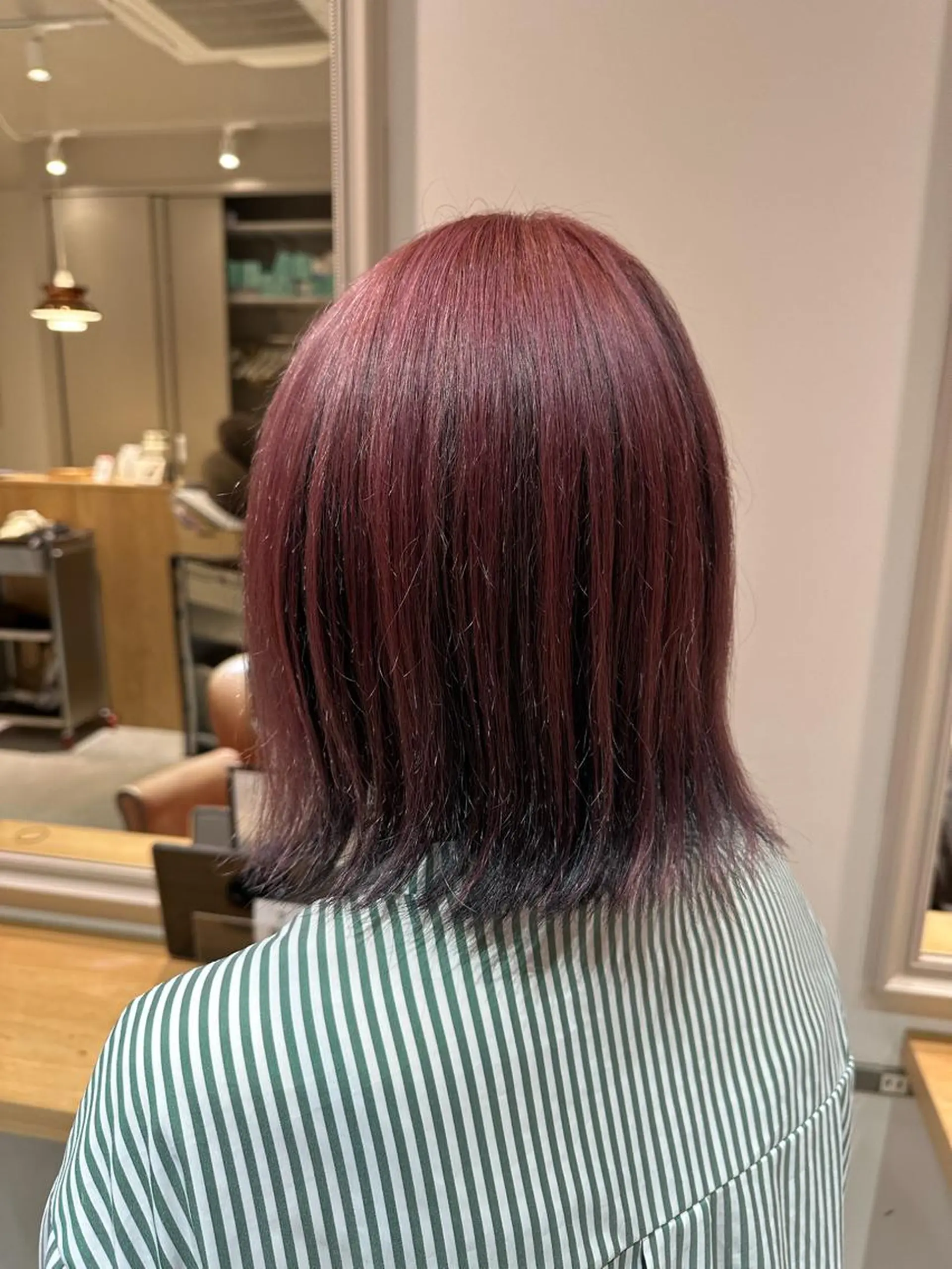 カラー NANA / MONDのヘアスタイル