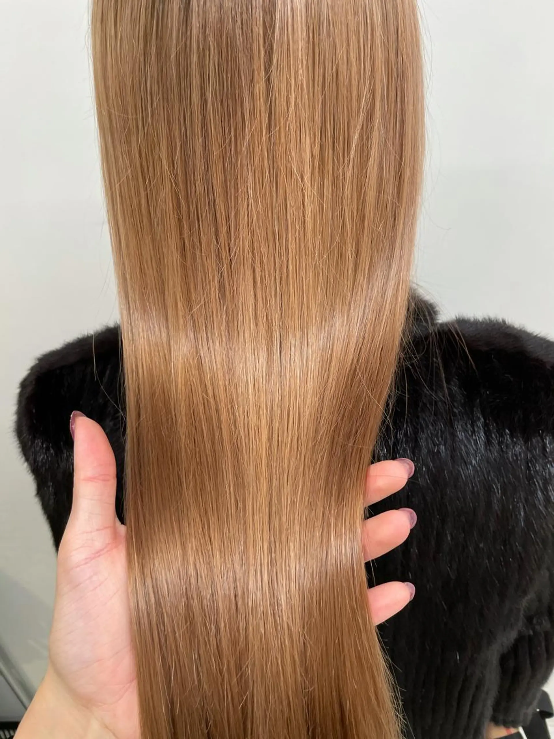 ロング カラー 🩵ハイトーン 美咲🩵のヘアスタイル