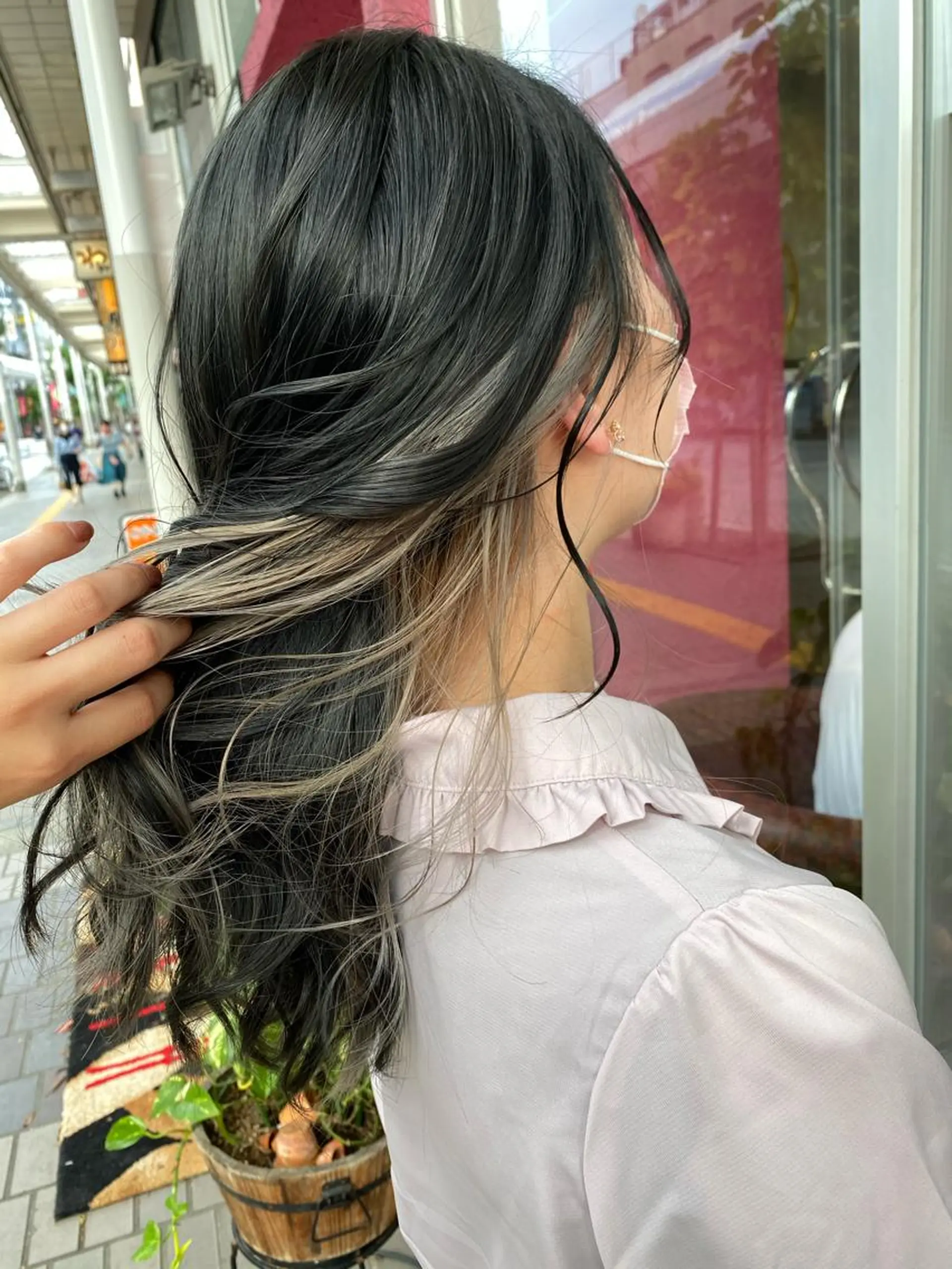 セミロング カラー ブリーチ ヘアカラー デザインカラー✨新倉 佑奈のヘアスタイル