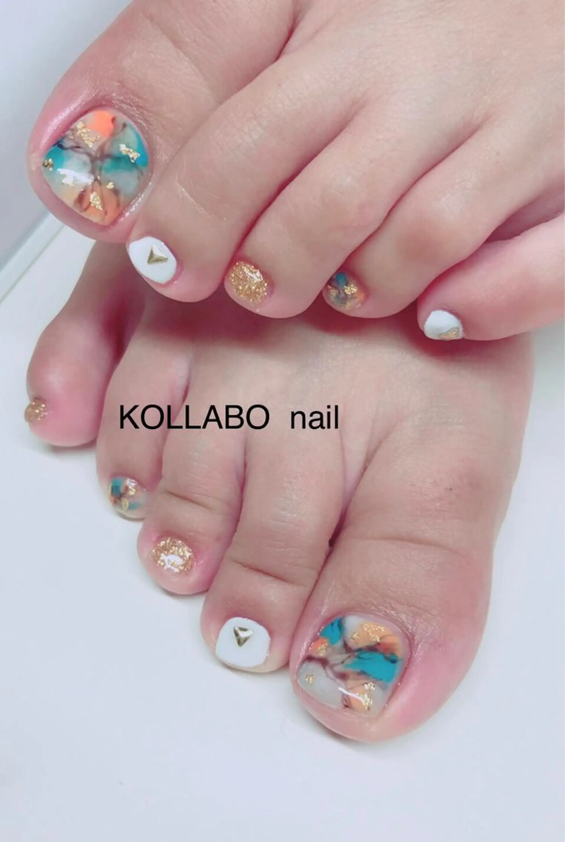 ネイル ホログラムネイル キラキラネイル ニュアンスネイル ピンク ストーンネイル KOLLABO nailのネイルデザイン
