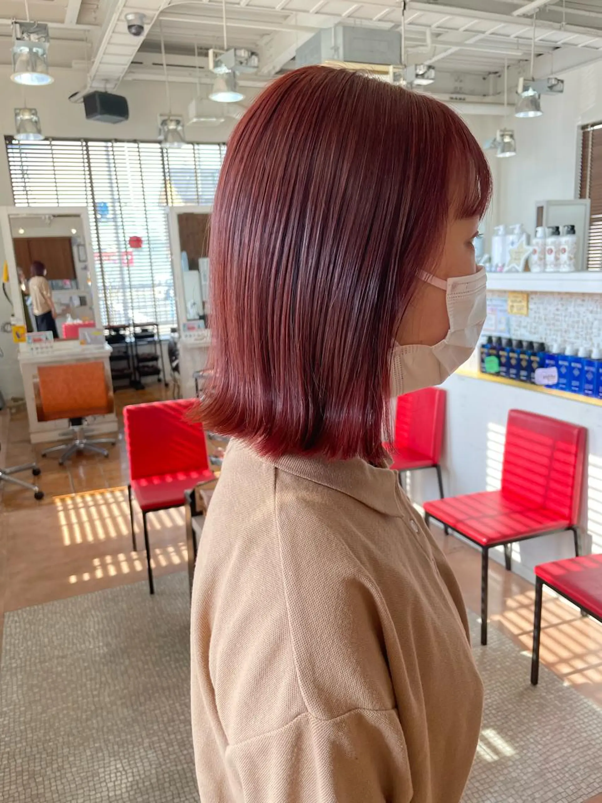 ミディアム カラー ブリーチ 外ハネヘア 川元 汐音のヘアスタイル