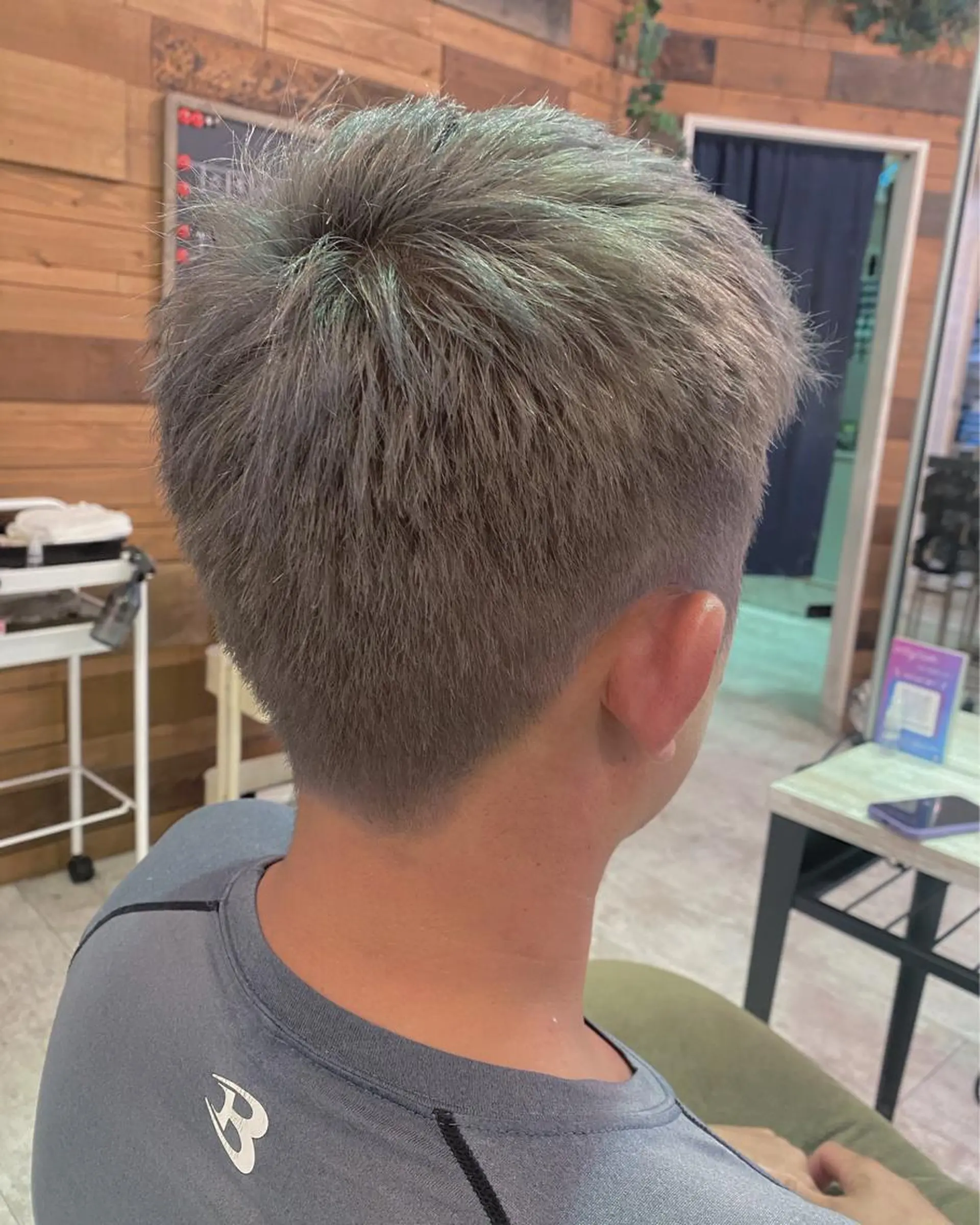 カラー メンズ 佐々木 雪菜のヘアスタイル