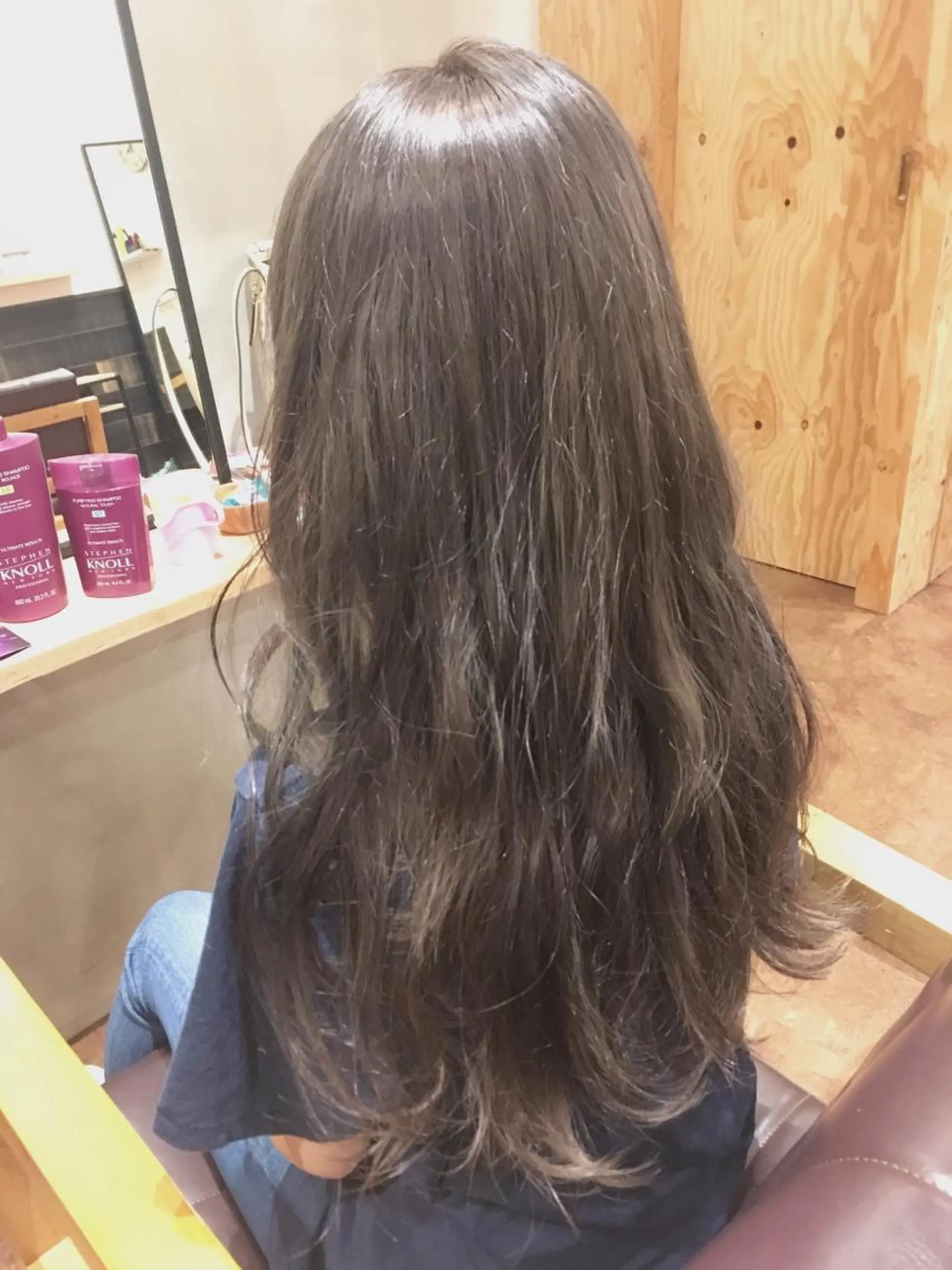 ロング カラー ヘアアレンジ 栗林 実莉のネイルデザイン