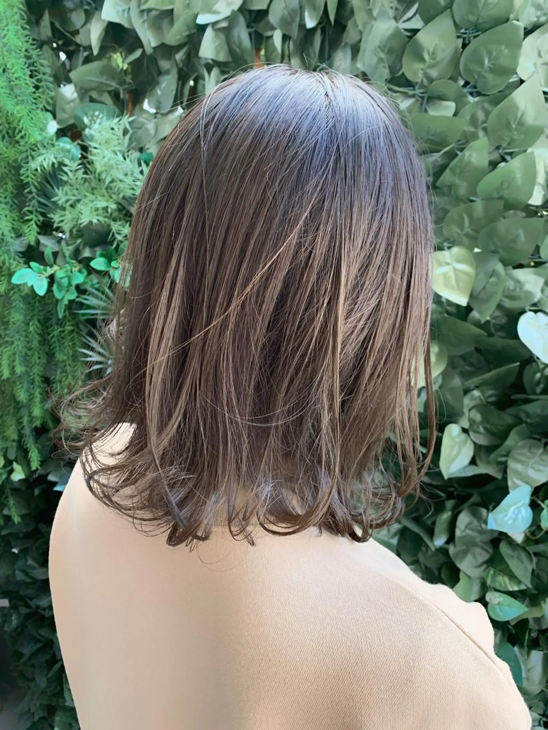 ミディアム カラー グレージュ ハイライトカラー ハイトーンカラー ハイライト トリートメント カット ヘアカラー トリートメント 吉本 知弘のヘアスタイル