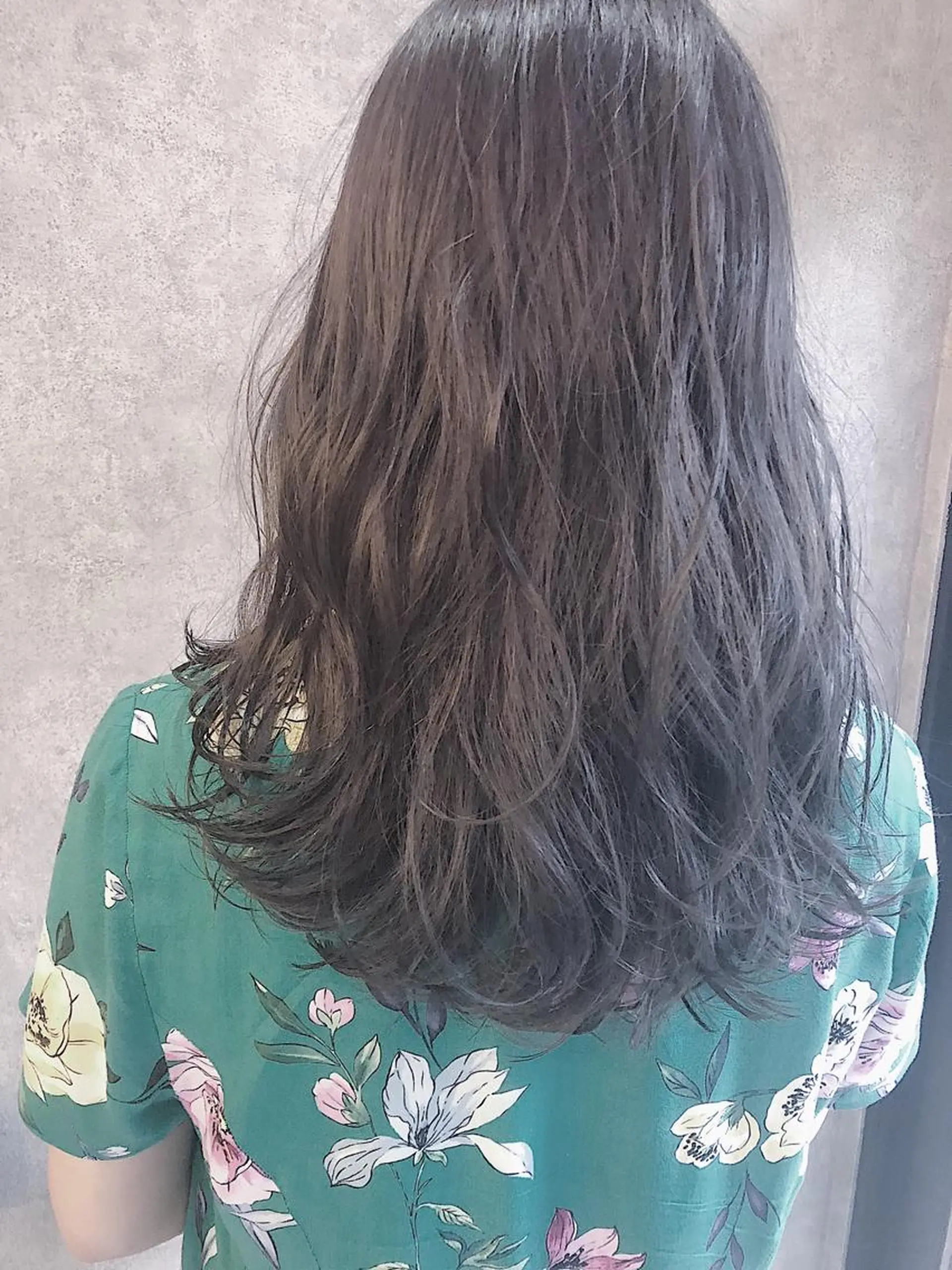 セミロング パーマ カット ヘアカラー トリートメント 顔周りレイヤー/韓国 ブリーチminamiのヘアスタイル