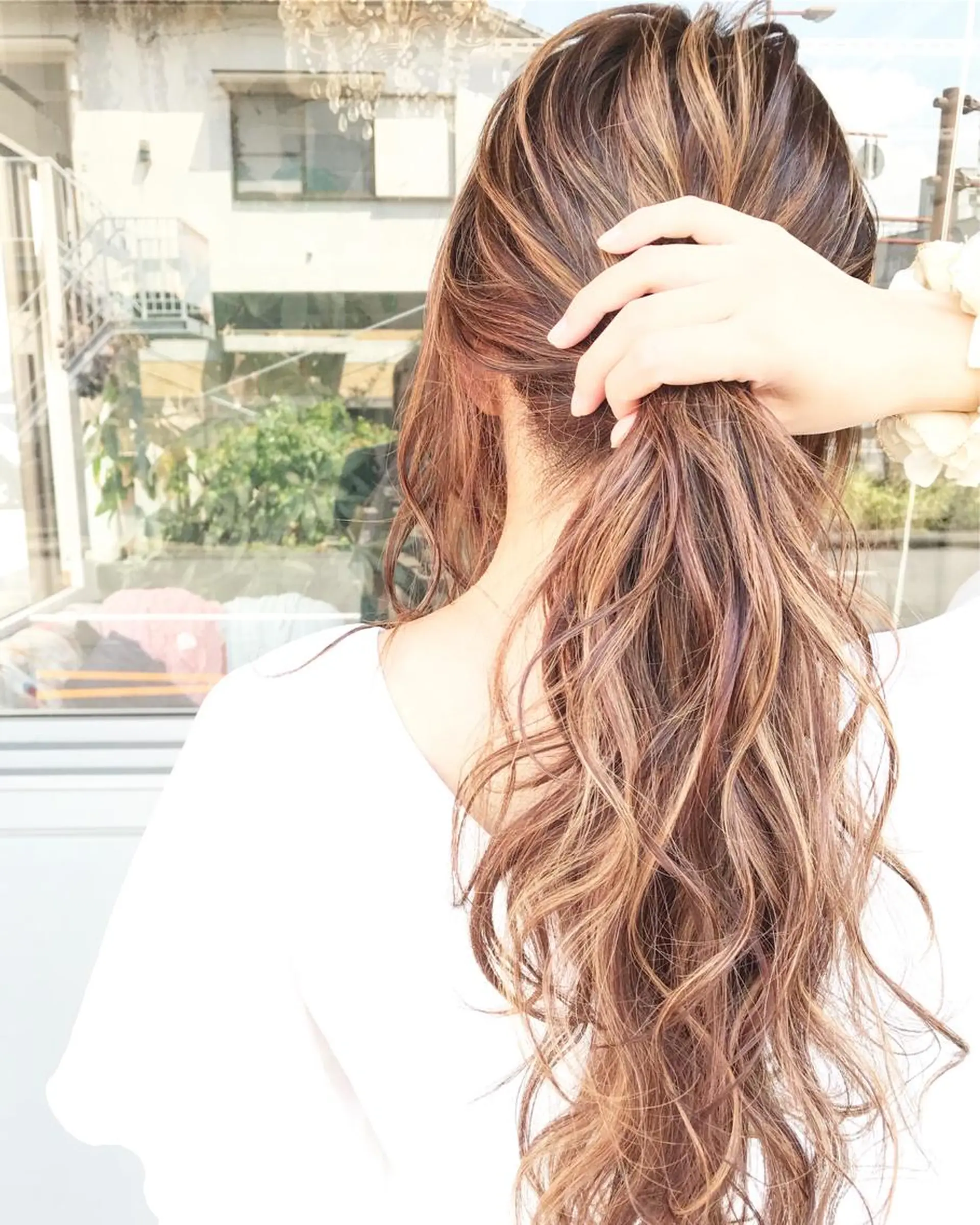 ロング カラー ヘアアレンジ お団子ヘア 切りっぱなしボブ バレイヤージュ ブリーチ グラデーションカラー Mariana/ 鶴原-ハイライトのヘアスタイル