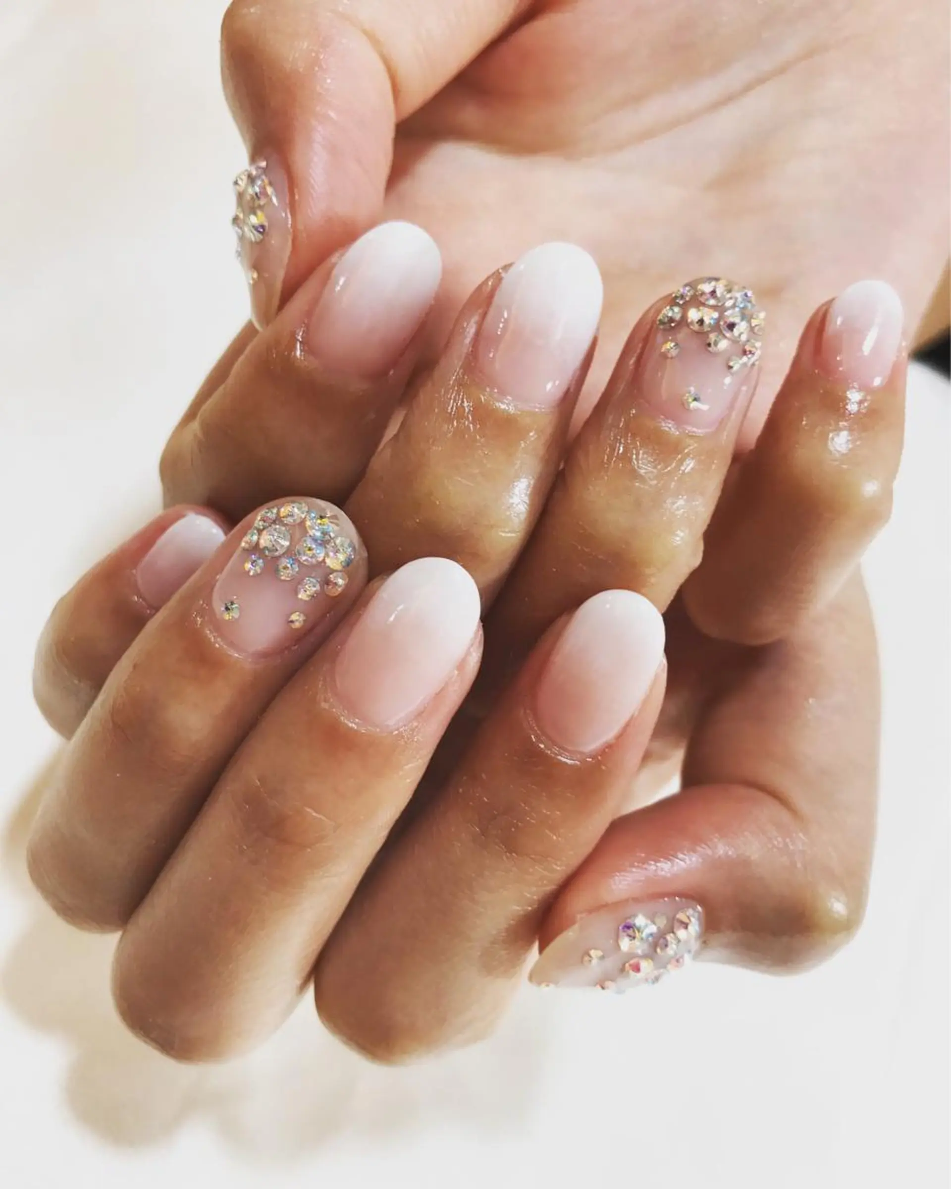 ネイル グラデーション ホワイト nailartist lisaのネイルデザイン