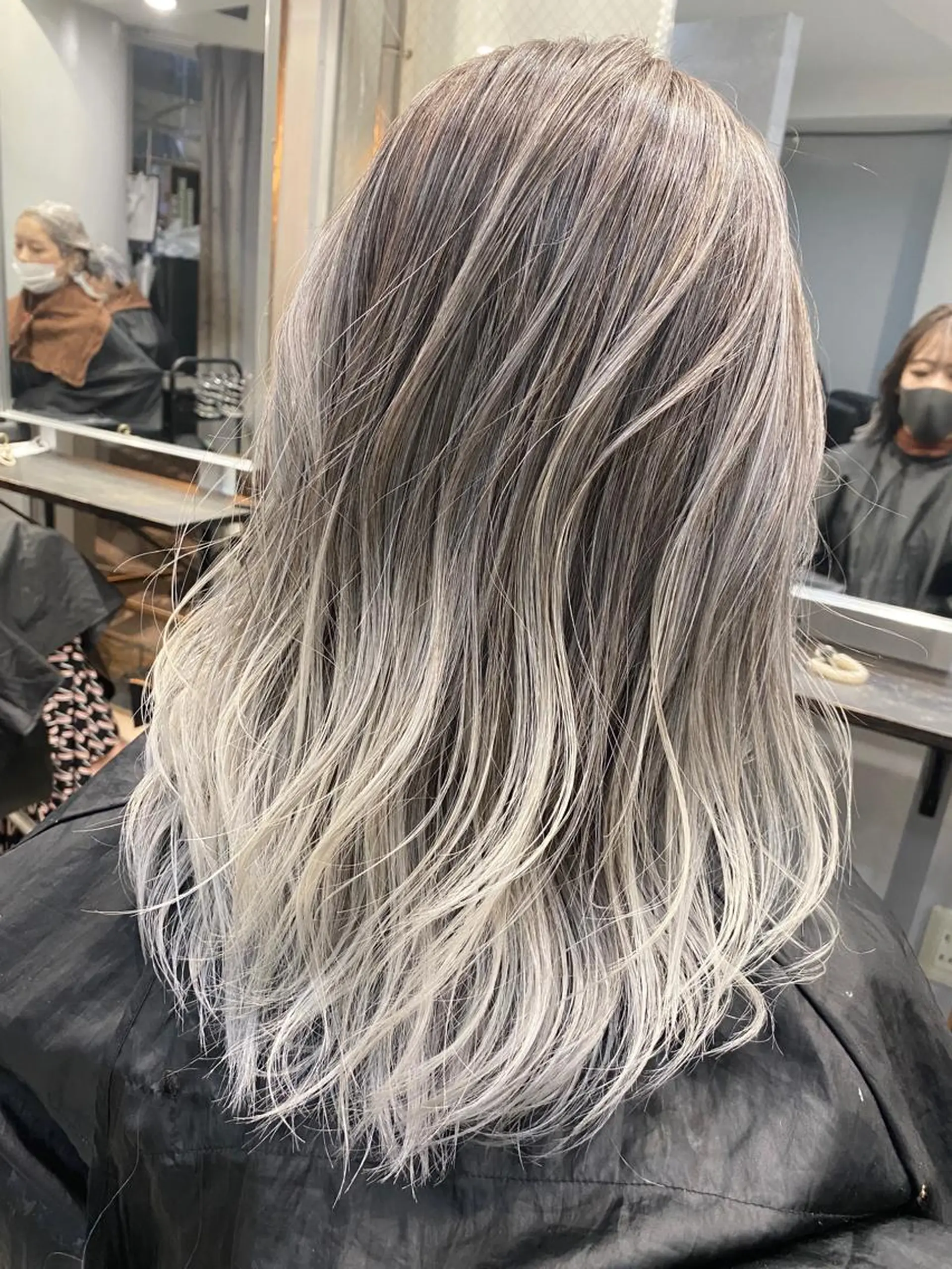 ミディアム カラー ヘアアレンジ ネイル マツエク・マツパ トリートメント 井上 一平のヘアスタイル