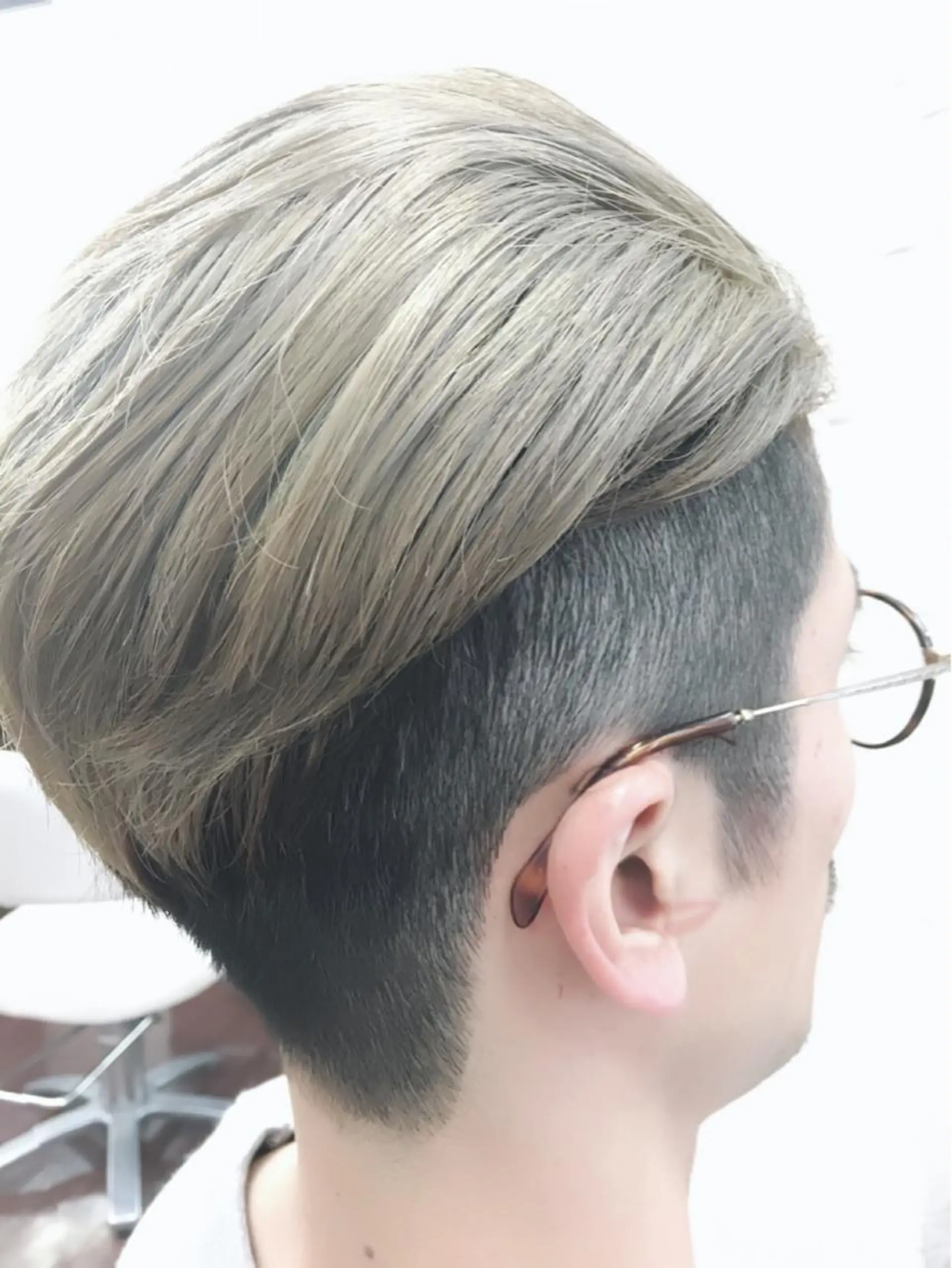 メンズ フェードカット ブリーチ毛縮毛矯正 👑山口のヘアスタイル