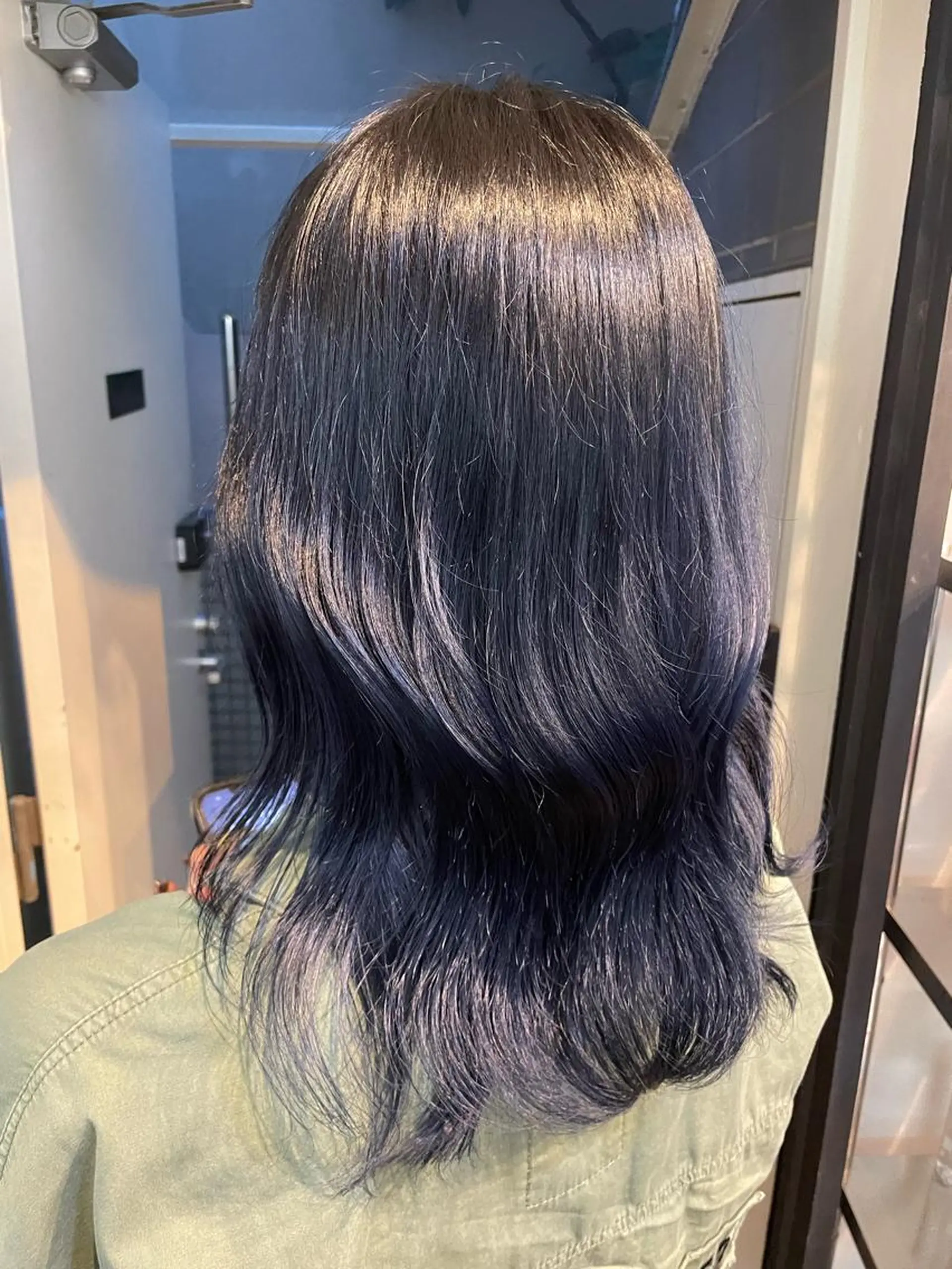 カラー ネイビーカラー yu-kaハッシュ カット/韓国レイヤーのヘアスタイル