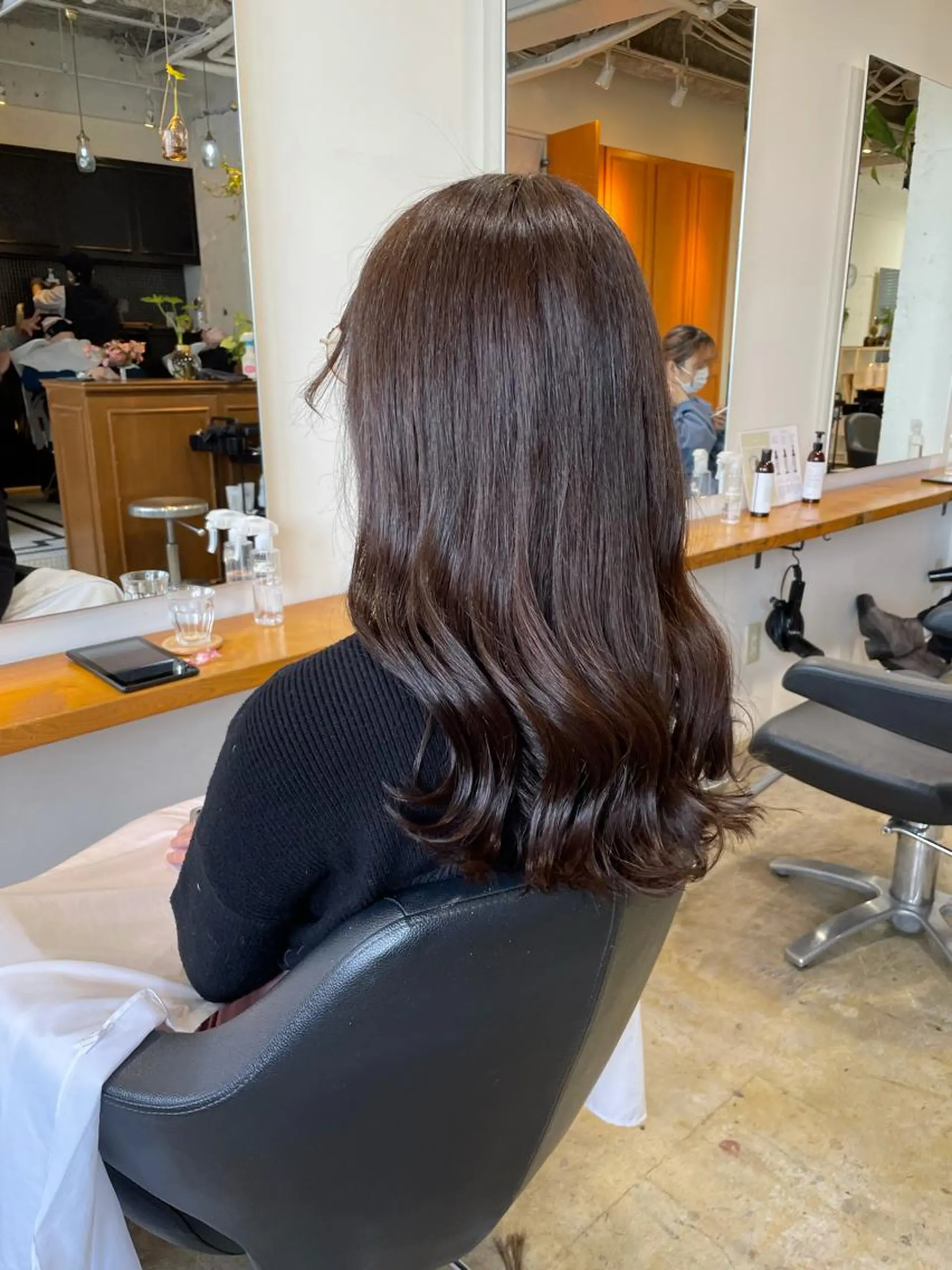 セミロング カラー ブラウンカラー オリーブブラウン カット ヘアカラー トリートメント MIOベージュカラー 柔らかいカラーのヘアスタイル