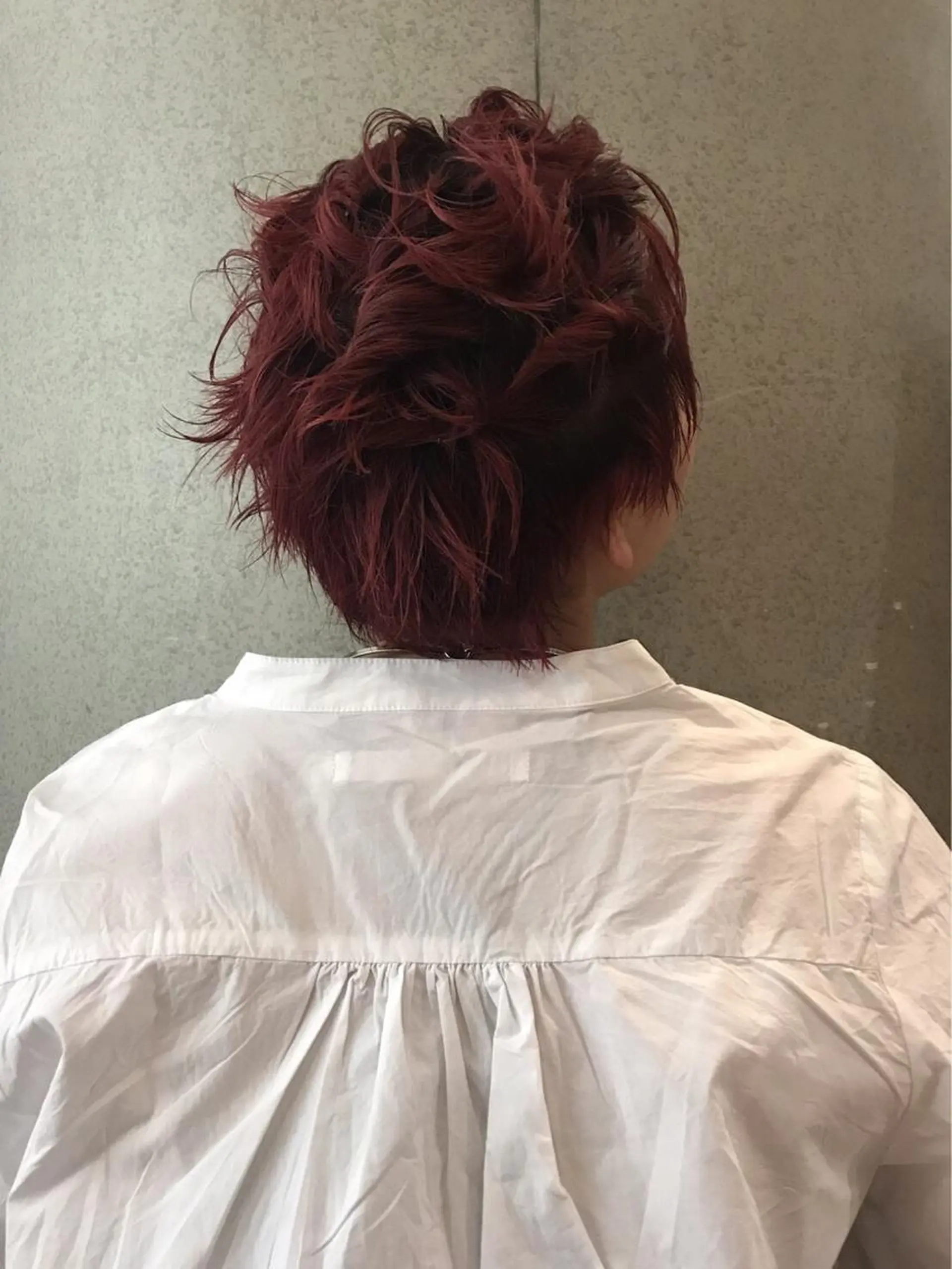 ショート カラー カシス レッドカラー BRUNTJET所属・MAEDA MADOKAのヘアスタイル