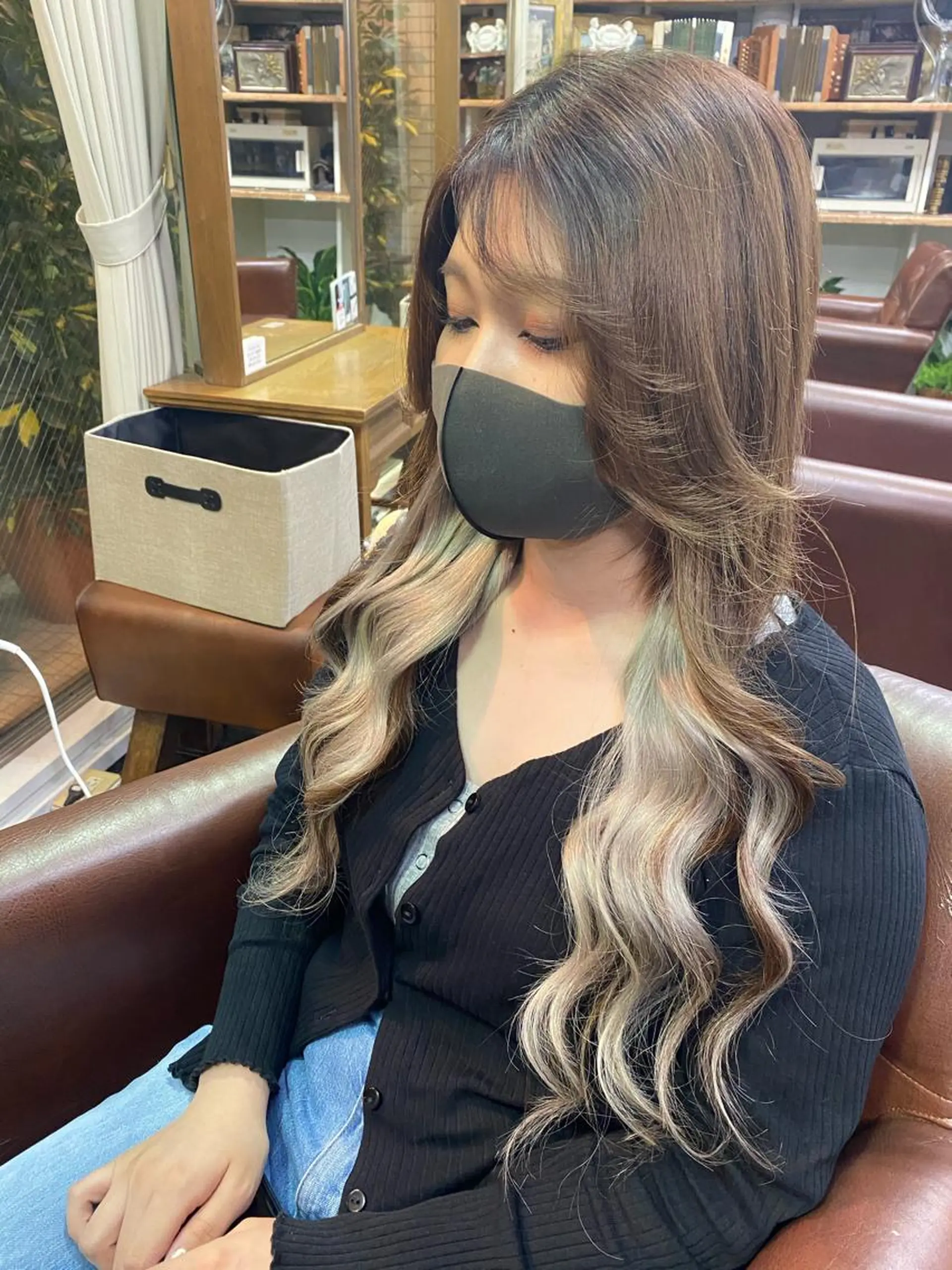 ロング カラー インナーカラー 韓国風ヘア モモカ/ハイトーン /バレイヤージュのヘアスタイル