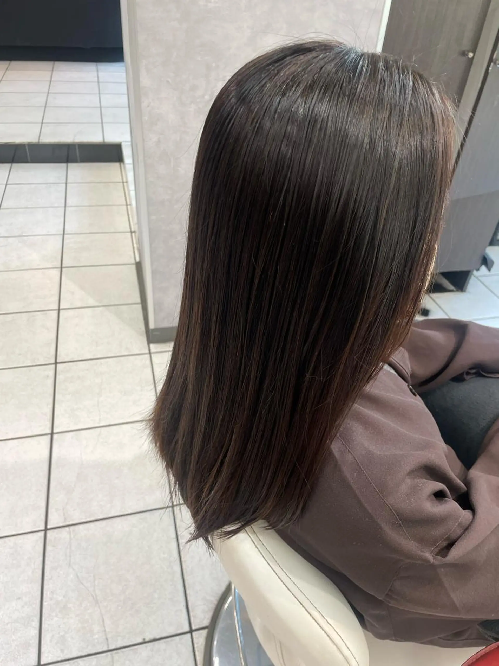 セミロング カラー ブリーチ デザインカラー ハイライトカラー ハイライト アートディレクター 尾内 友美のヘアスタイル