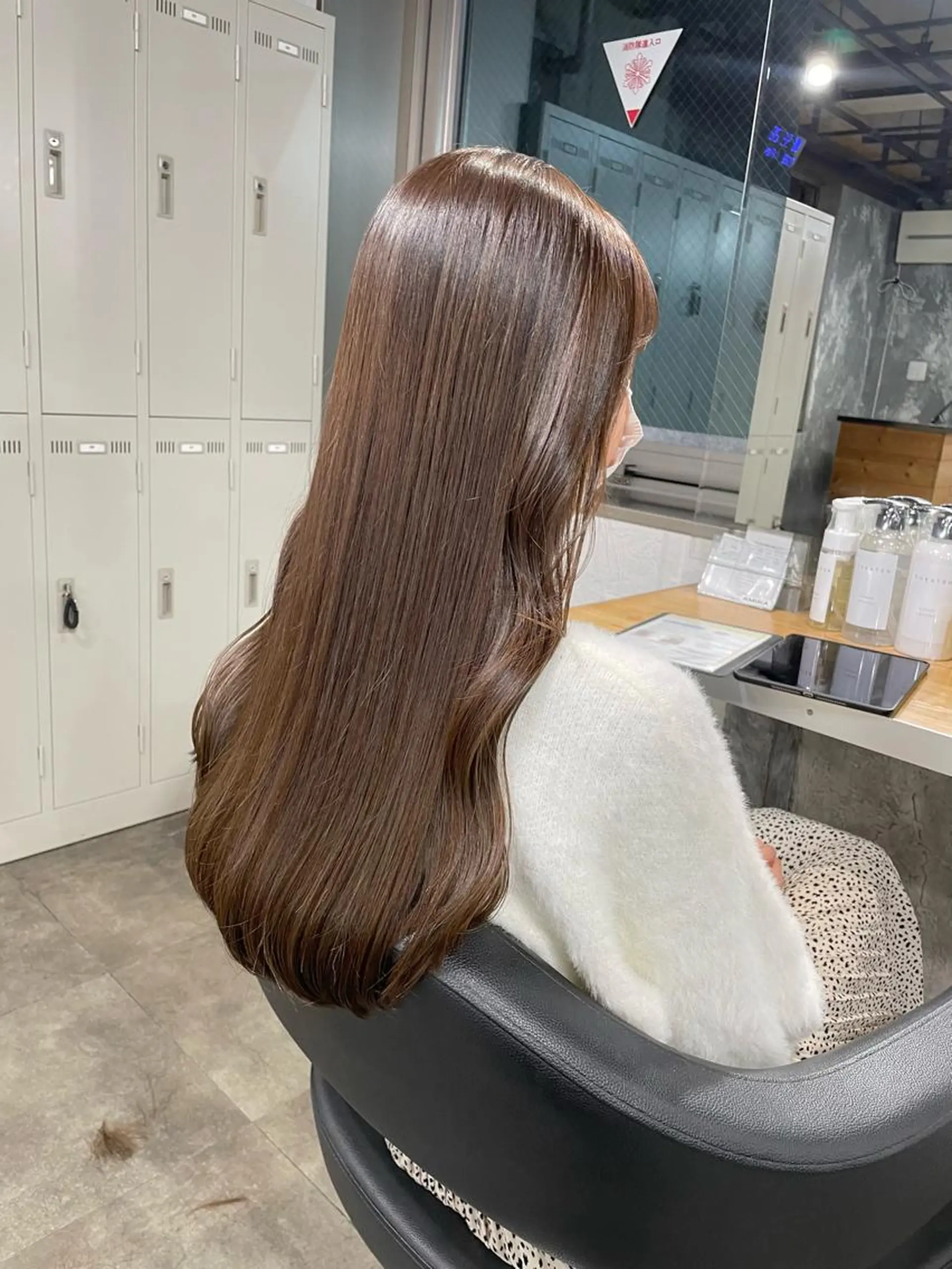 ロング カラー パーマ ヘアアレンジ メンズ キッズ ネイル マツエク・マツパ アイブロウ ヘアカラー トリートメント ヘッドスパ 透明感カラー・レイヤ ー🎀amika🎀のヘアスタイル