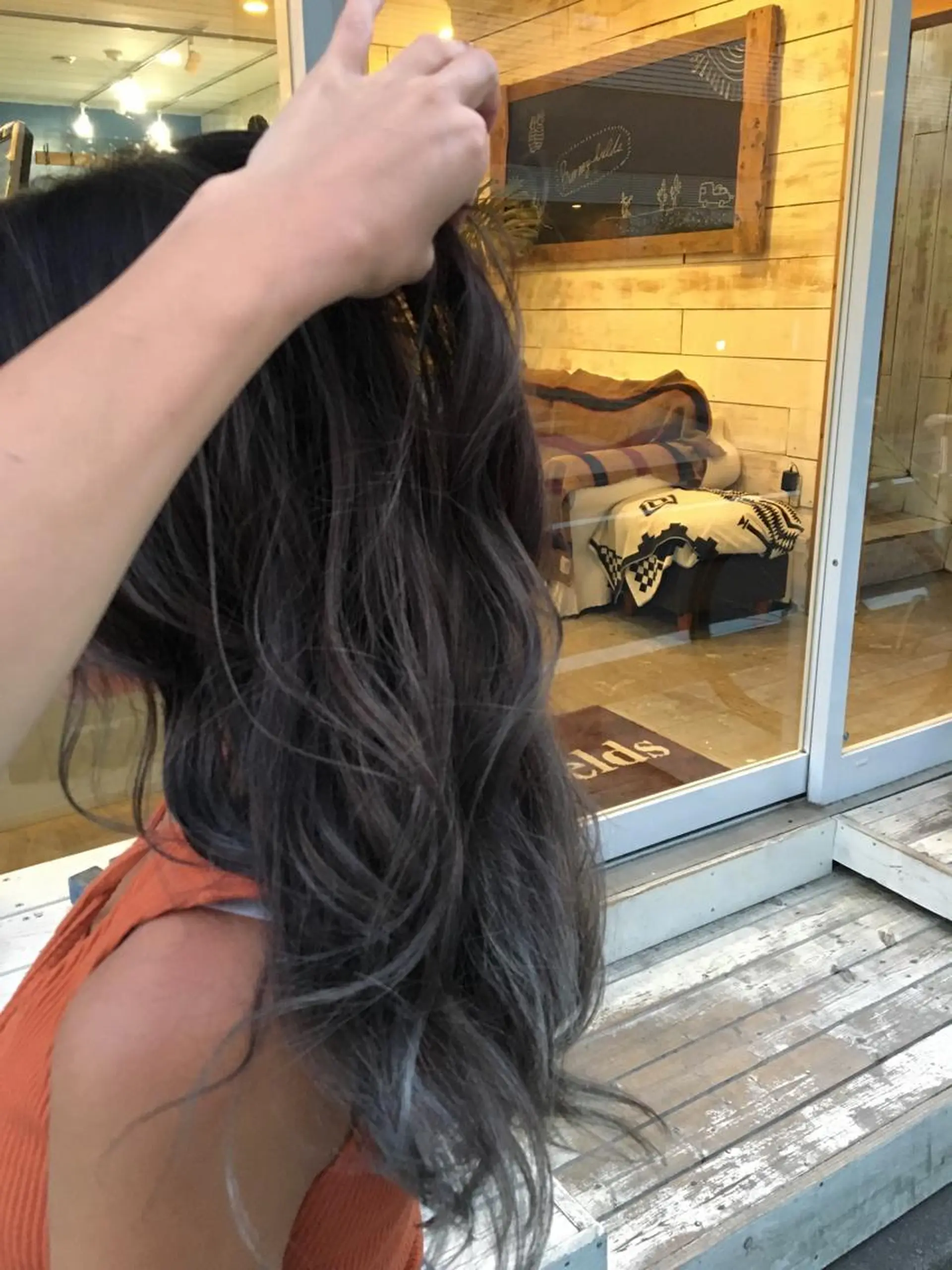 ロング カラー 鷺谷 玲奈のヘアスタイル