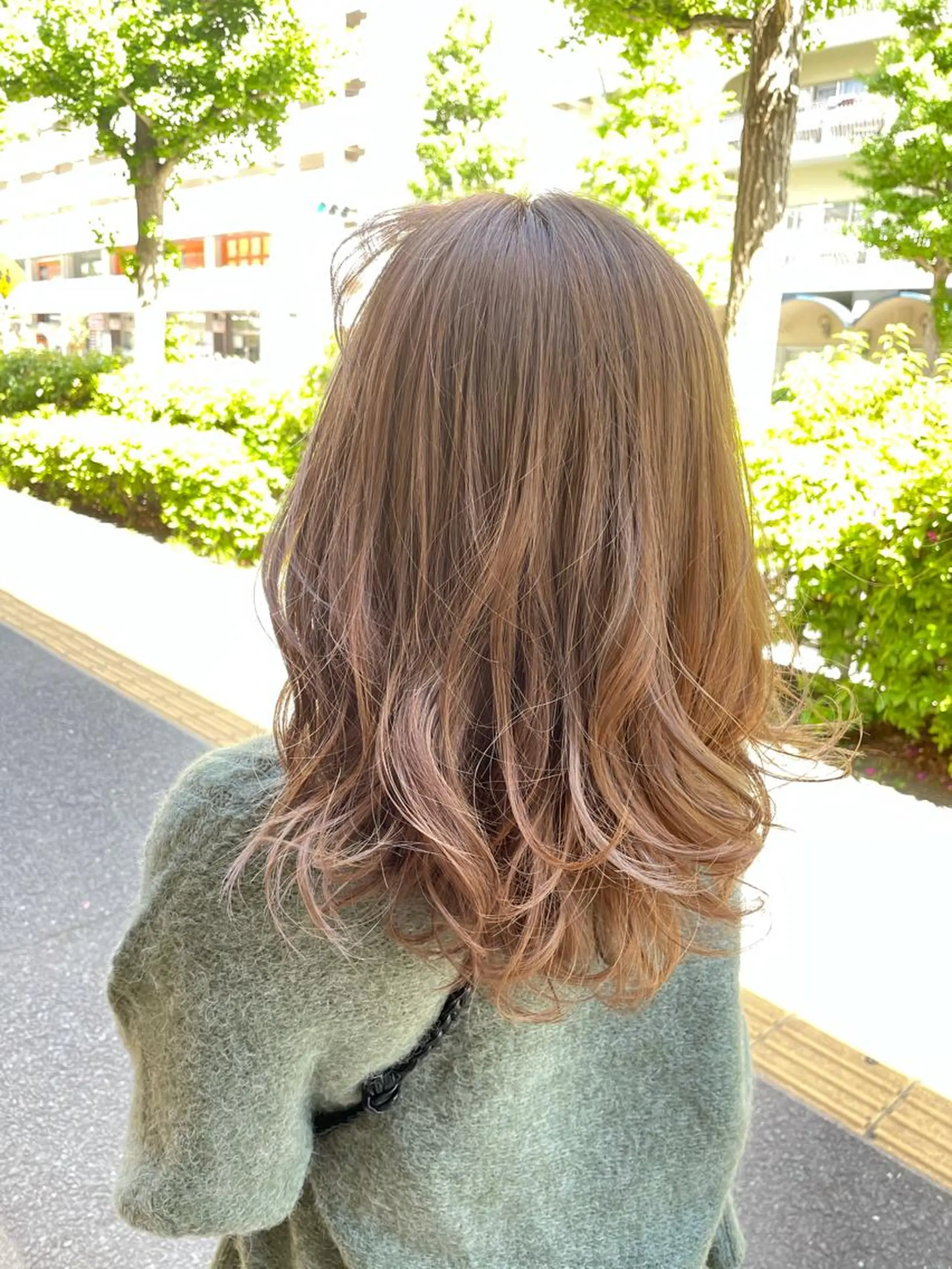 ミディアム カラー ベージュカラー ブリーチ 髪質改善縮毛矯正/暖 色カラー/ウエダカナのヘアスタイル