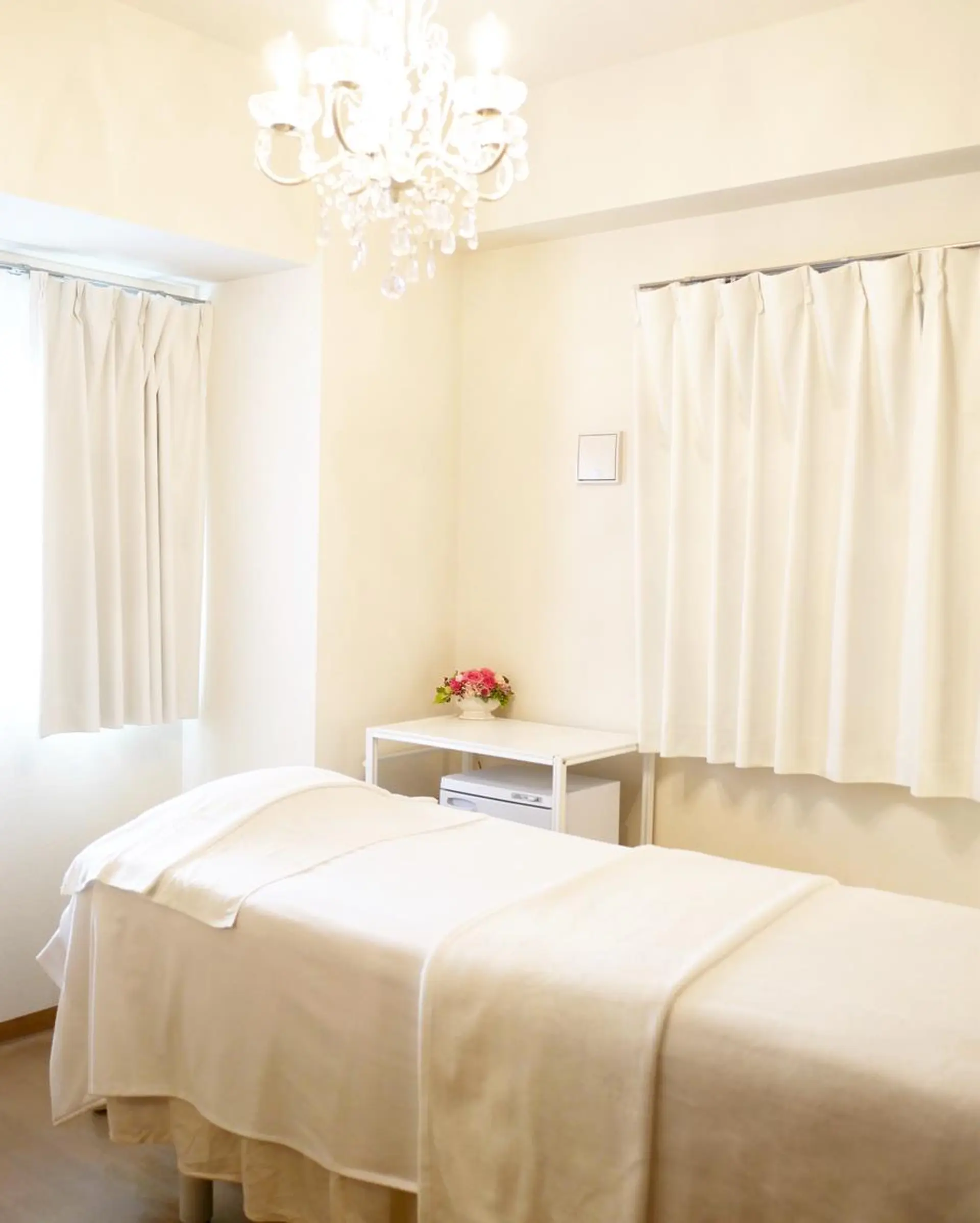 セミロング パーマ ヘアアレンジ メンズ キッズ ネイル マツエク・マツパ アイブロウ ニキビ跡専門サロン Ａｉｎａのエステ・リラクイメージ