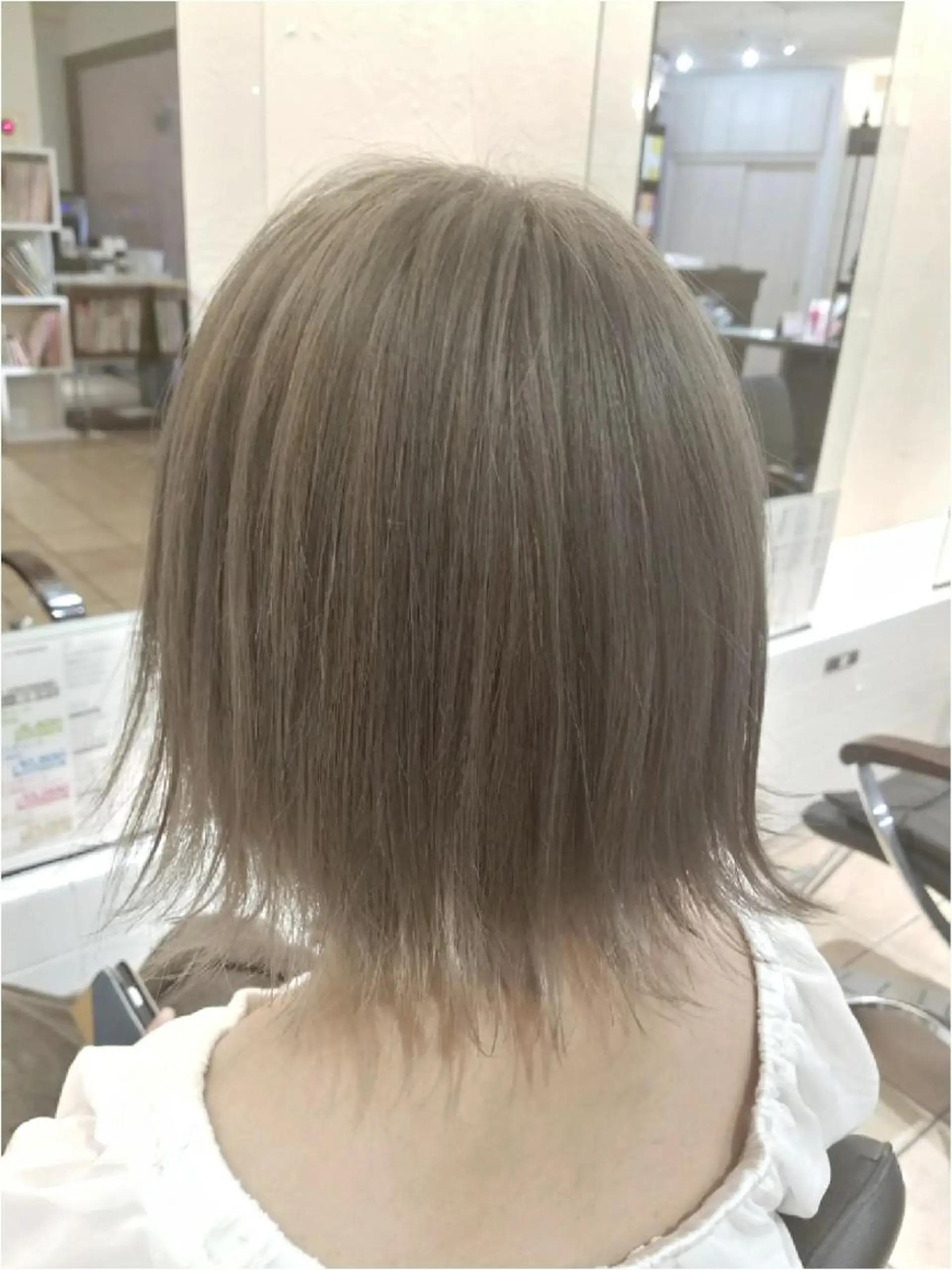 ミディアム カラー ヘアアレンジ グレージュ ボブ 外ハネヘア 【髪質改善美容師】t occa茨木篠原健太のヘアスタイル