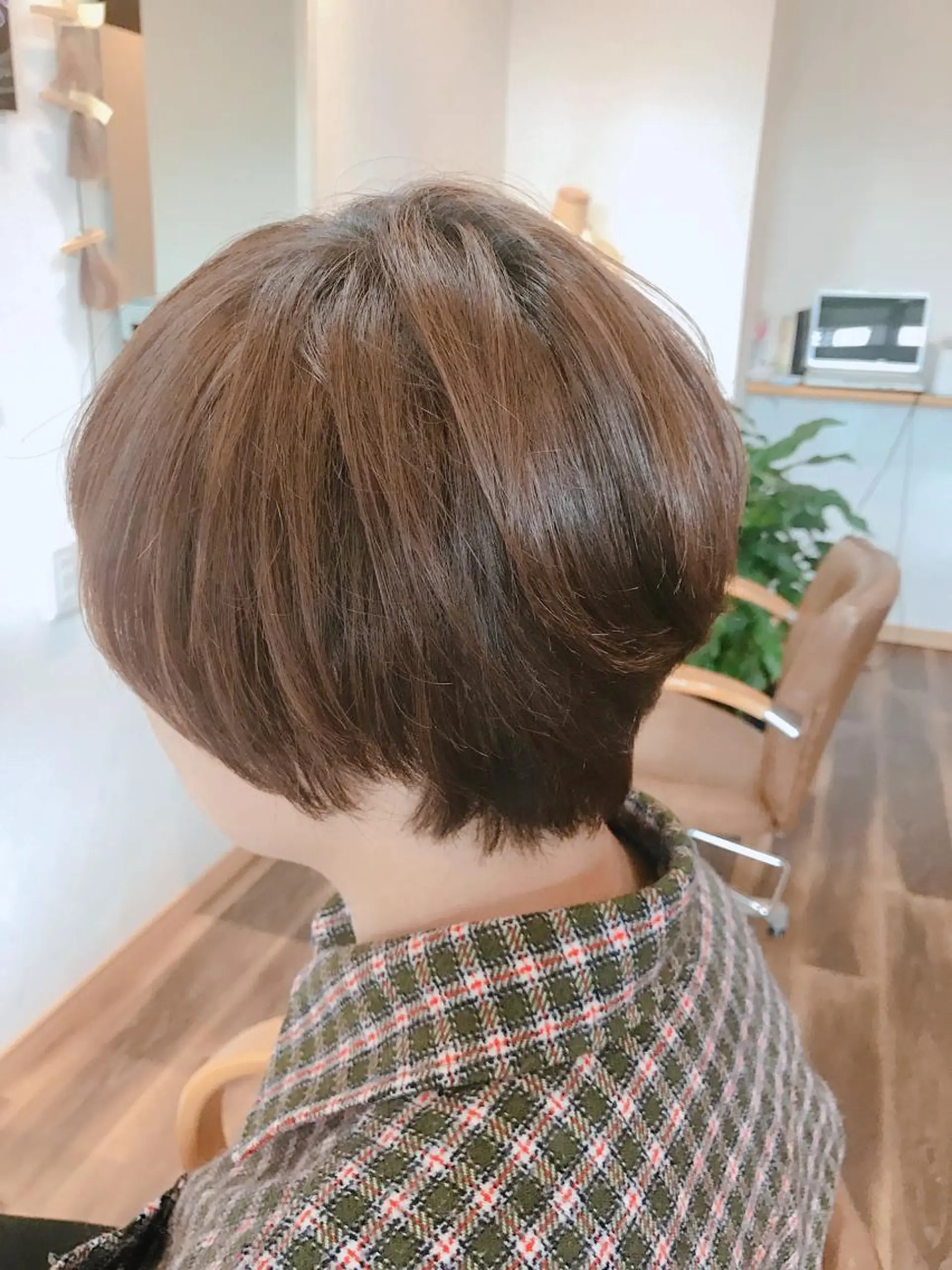 ショート カラー グラデーションカラー ボブ 石川 奈緒子のヘアスタイル