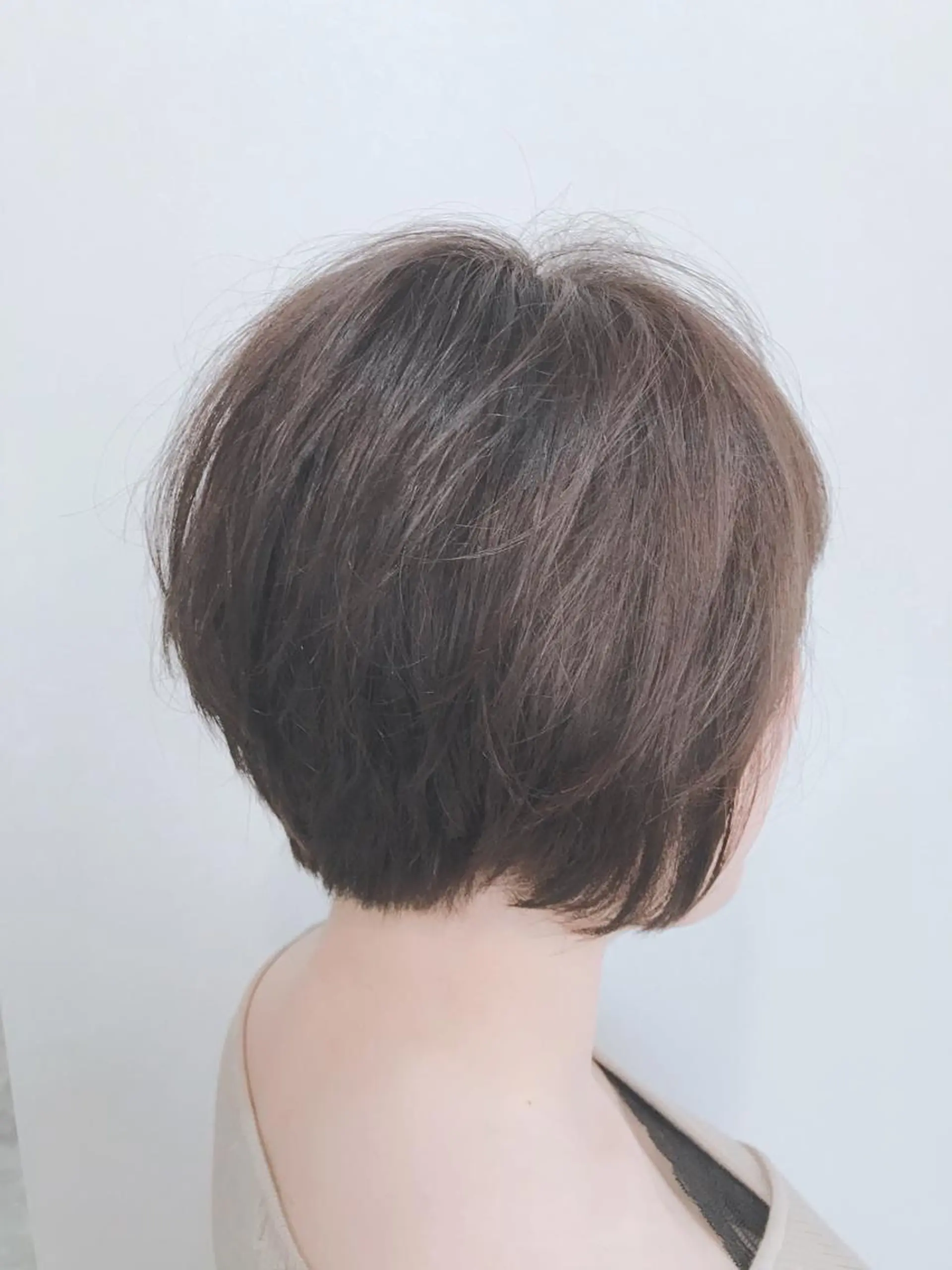 ショート カラー イルミナカラー ボブ 川崎 龍馬のヘアスタイル