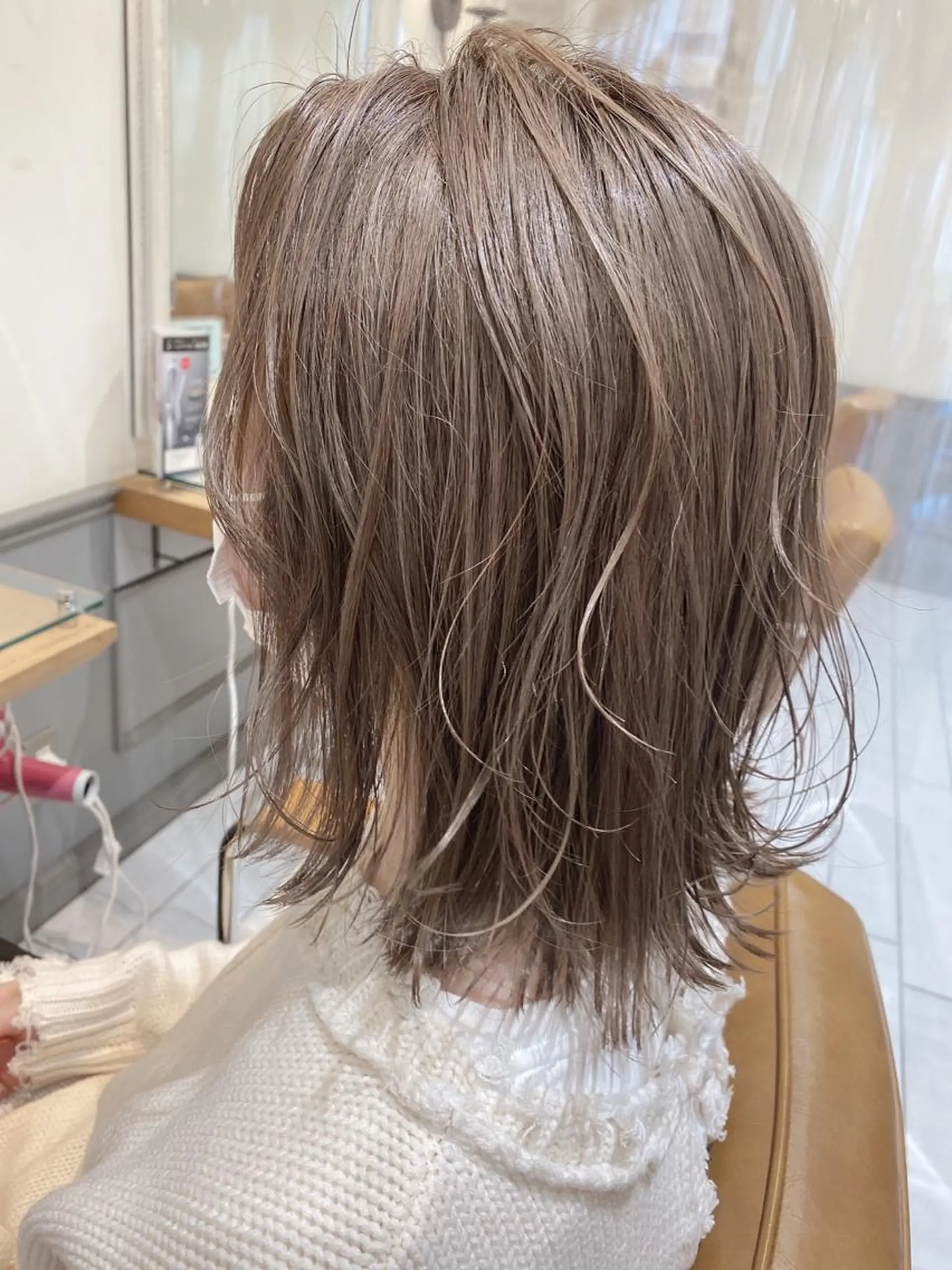 ミディアム カラー ブリーチ グレージュ ✳︎SERA✳︎ 平日のみご案内のマツエク・マツパデザイン