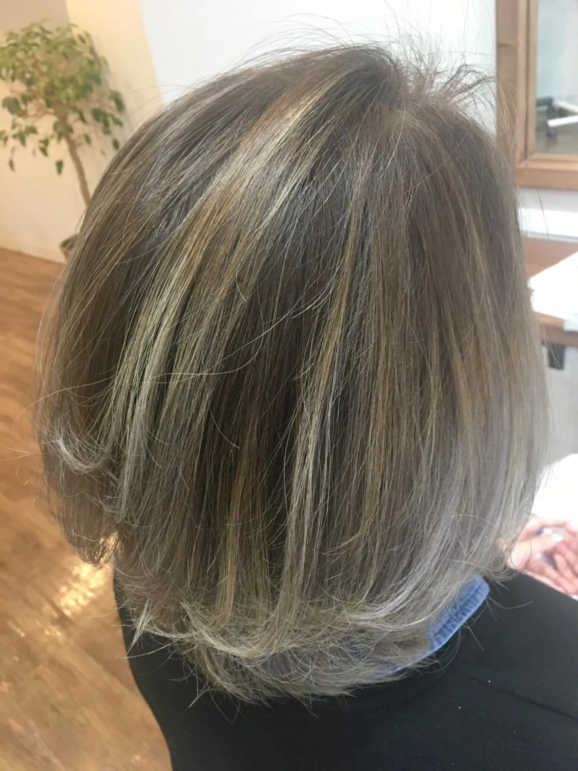 ミディアム カラー カット ヘアカラー トリートメント ブリーチ毛縮毛矯正 👑山口のヘアスタイル