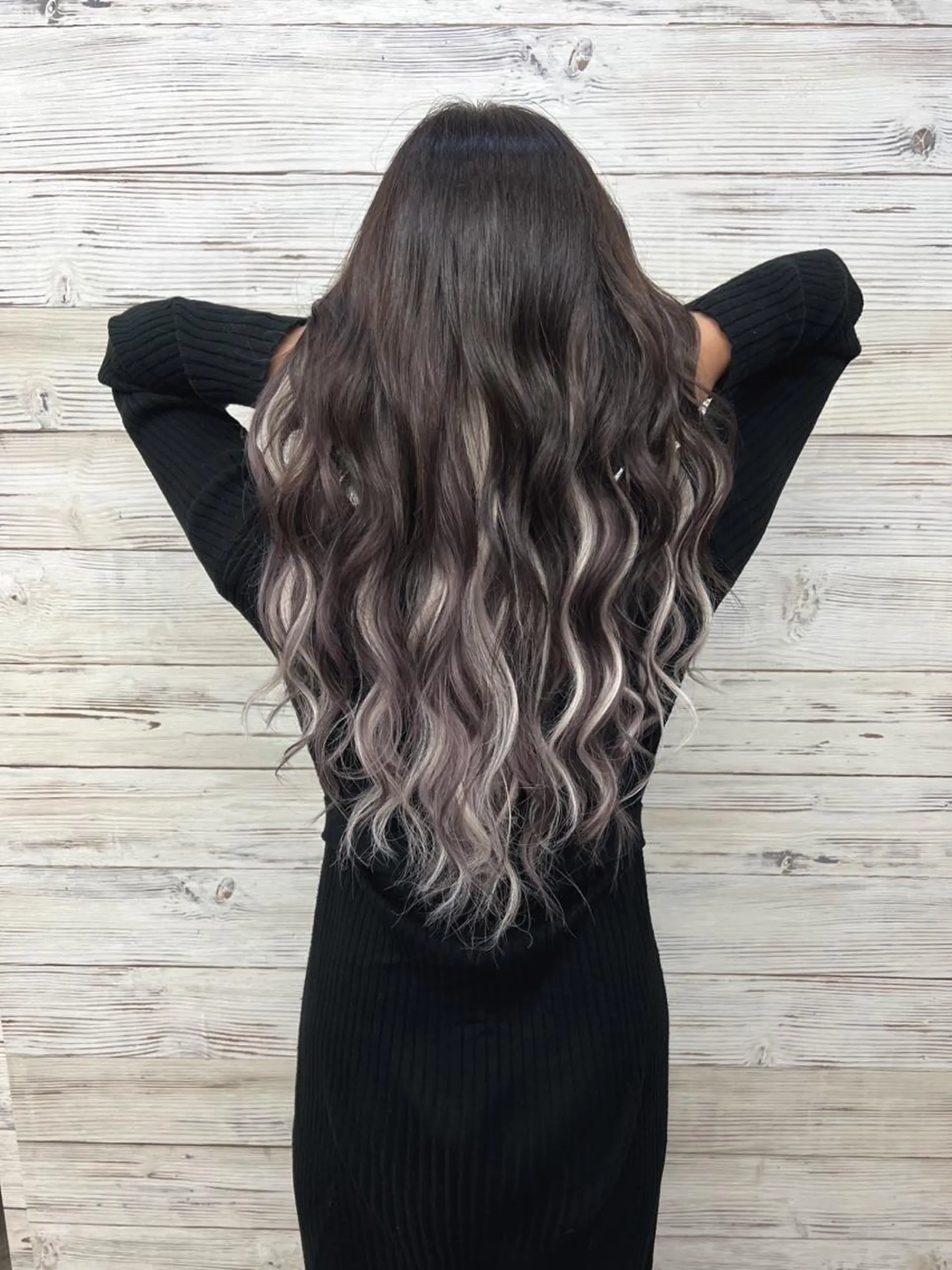 ミディアム カラー ヘアアレンジ アッシュ ダークグレー ダークグレージュ ディープラベンダー グラデーションカラー ヘアカラー エクステ 枝毛カット＆髪質改善 満足NO.1岡しゃんのヘアスタイル