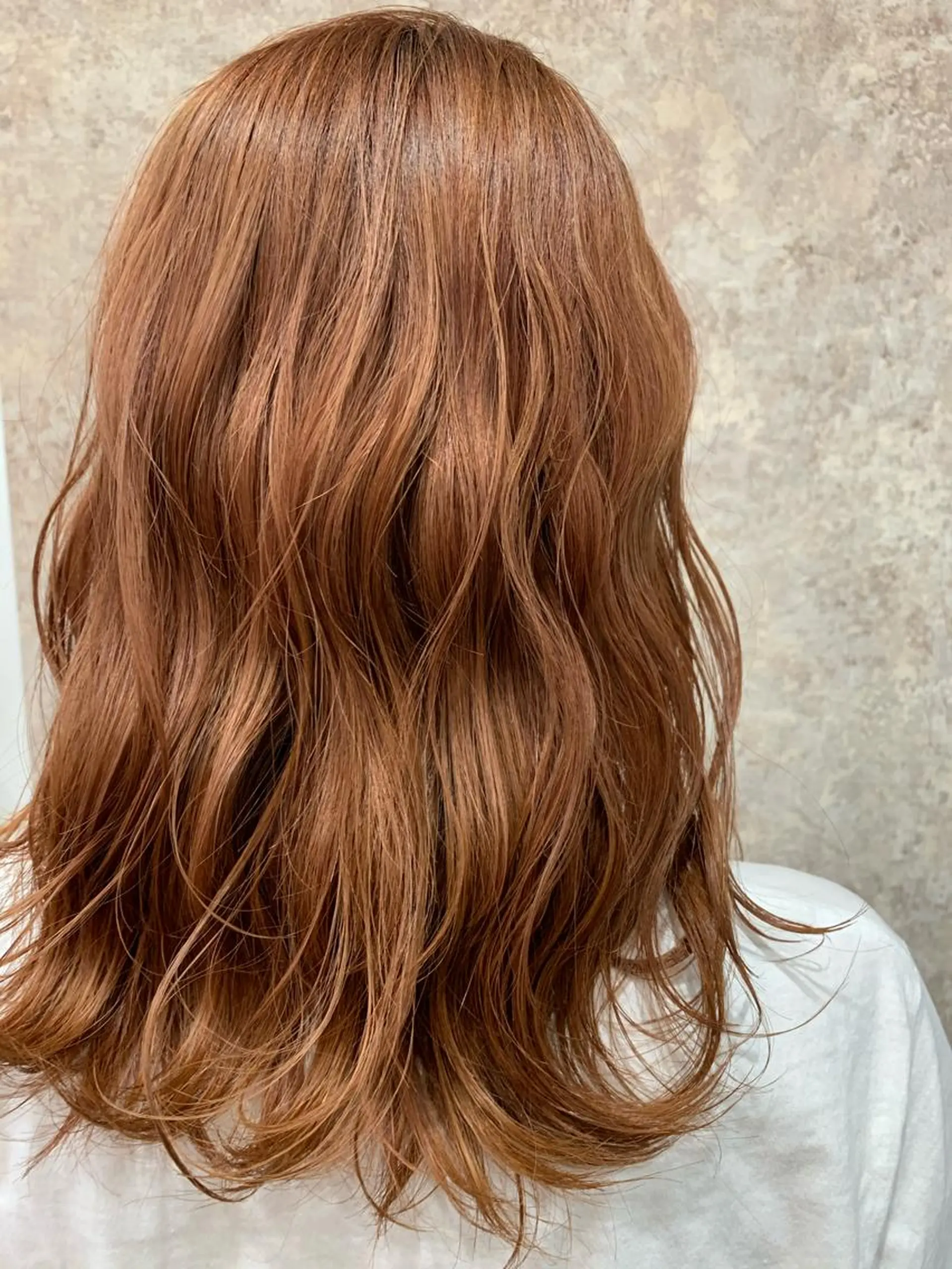 セミロング Ripps長居所属・メテオ ／ヘアカラー 西川菜実のヘアスタイル