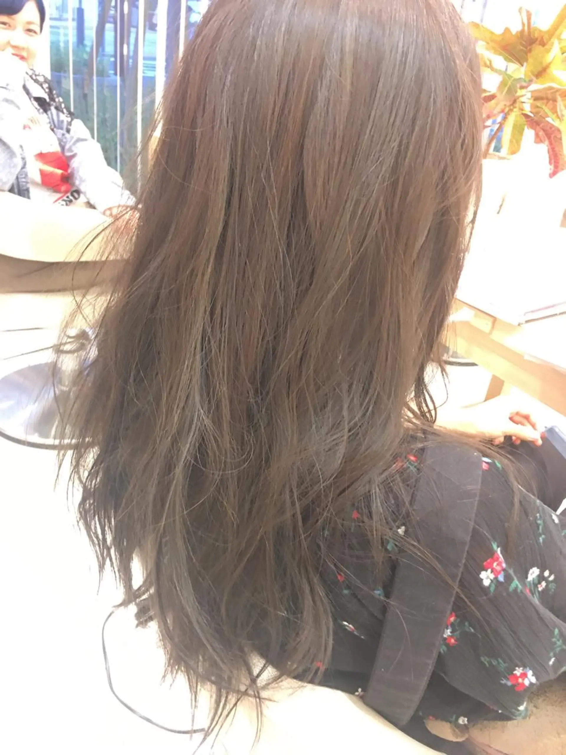 ロング カラー 透明感カラー グレージュ ハイライトカラー ハイライト 小田原NO1 美容師 飯田飛翔のヘアスタイル