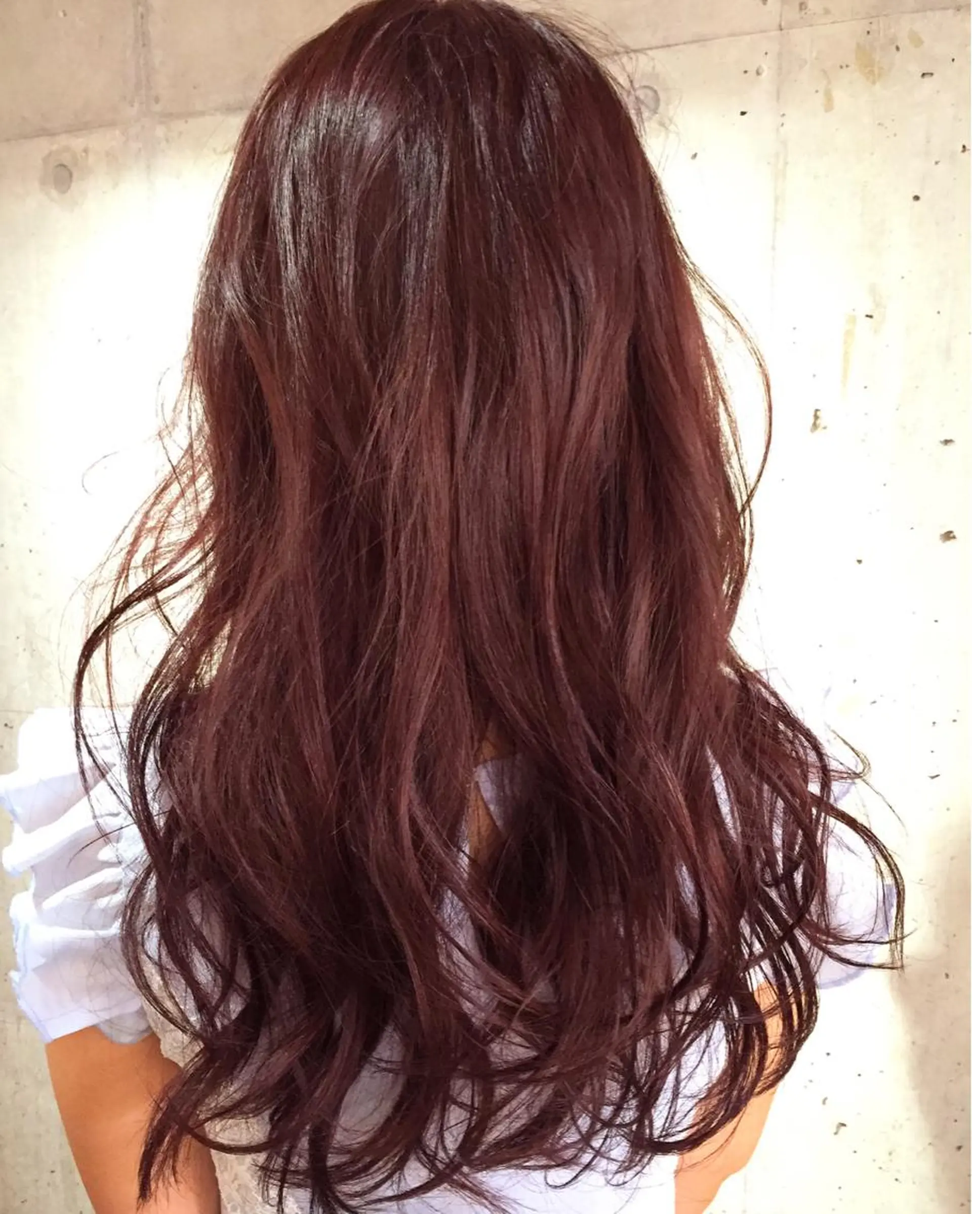 ミディアム FOLK所属・白髪ぼかしハイライト バレイヤージュヤマトのヘアスタイル