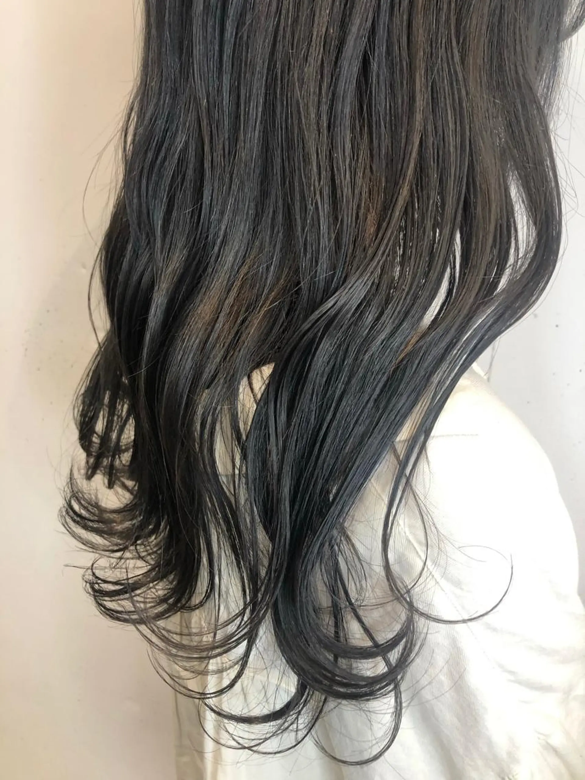 ロング カラー アッシュ アッシュグレー ブルーカラー ハイトーンカラー カット ヘアカラー 久保田 千尋のヘアスタイル