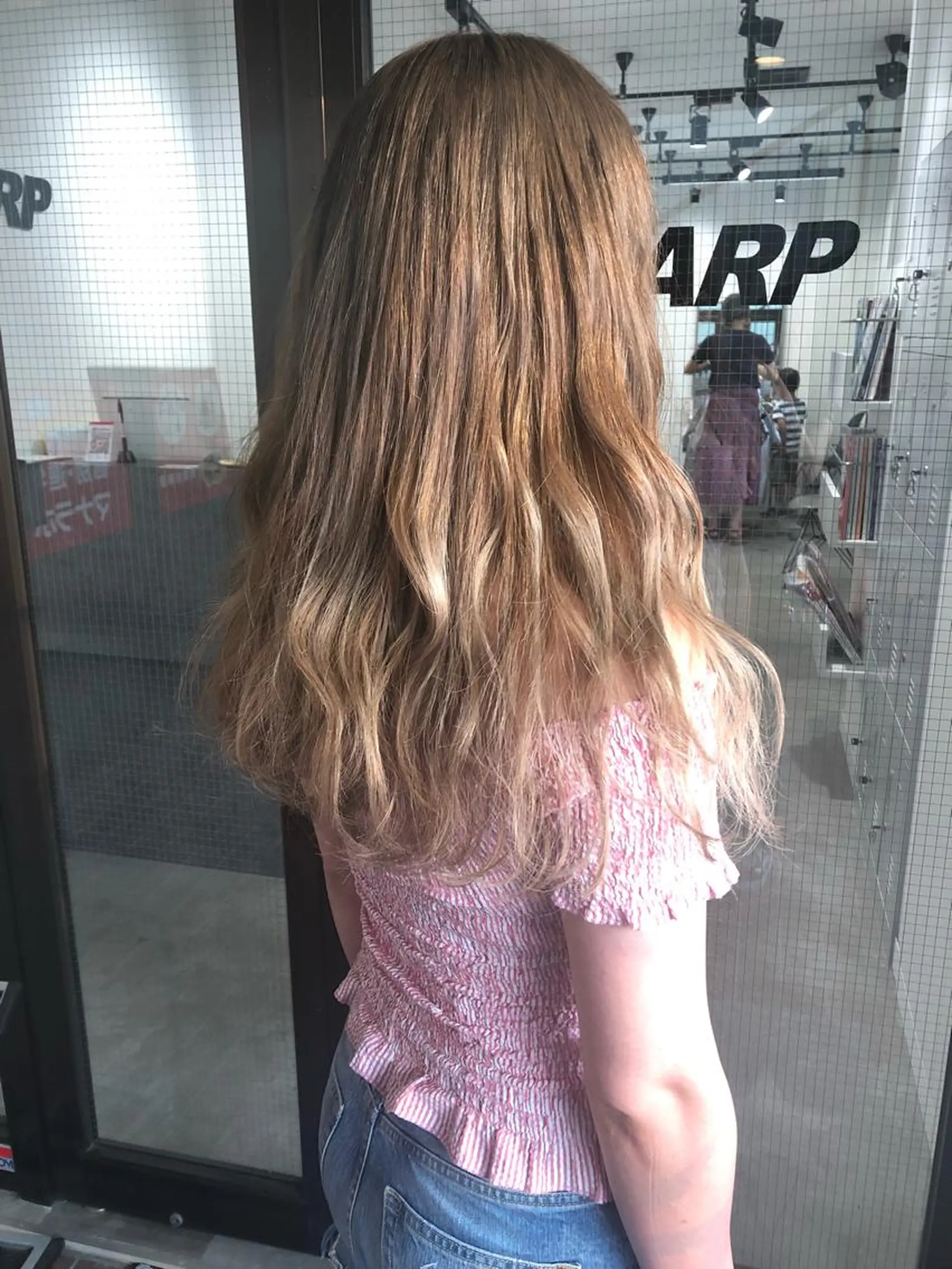 ロング カラー ベージュカラー ブリーチ ミルクティーベージュ ヘアカラー 🤍2nd🤍田所 美希のヘアスタイル