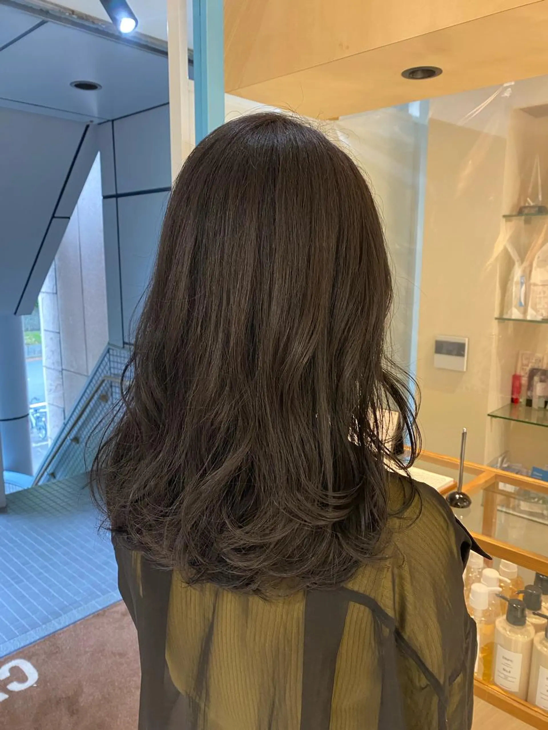 セミロング カラー 黒髪 ブルーカラー ブルーブラック 透明感カラー 韓国風ヘア 三代 ゆりあのヘアスタイル