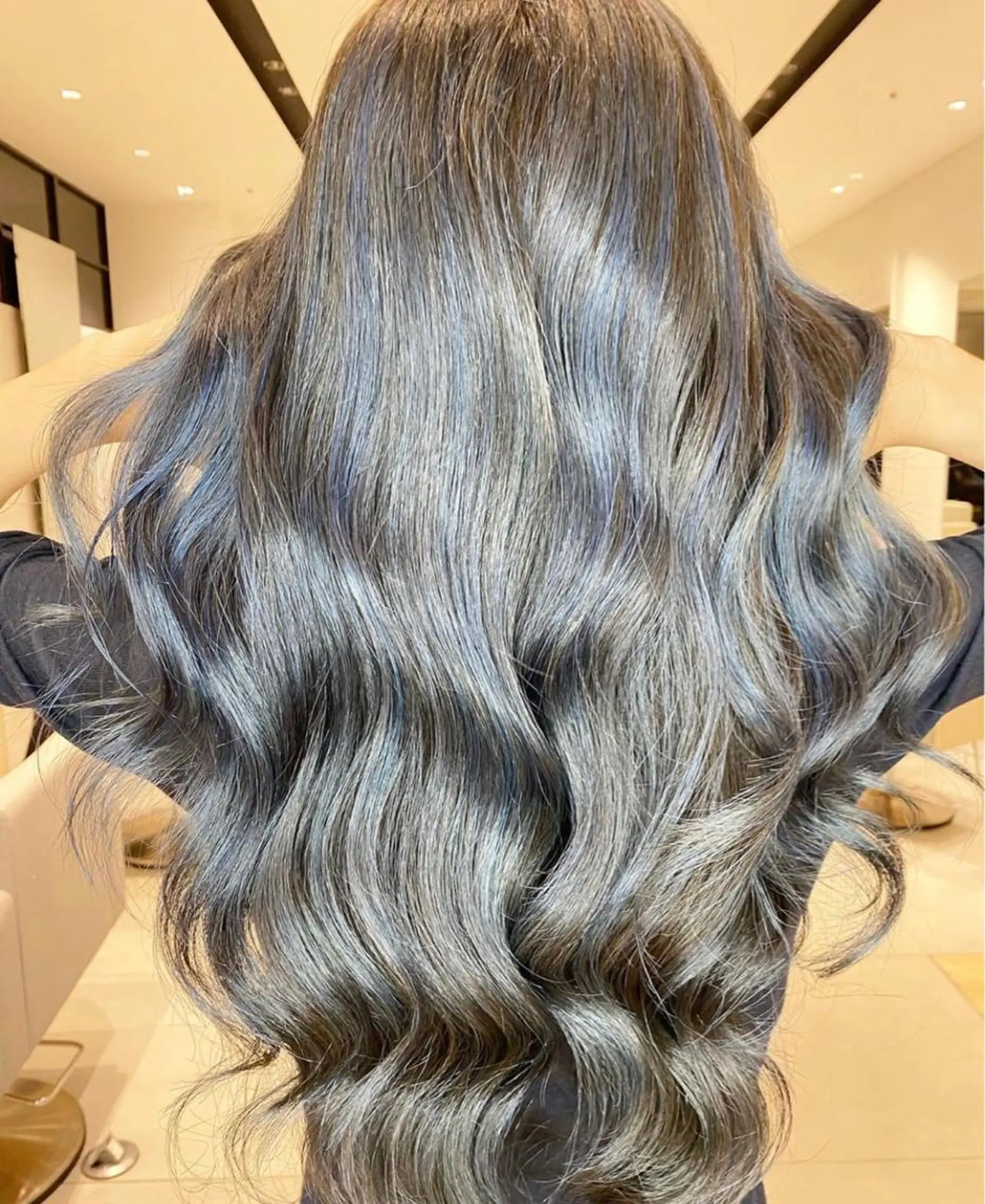 セミロング カラー ブルーカラー デザインカラーウルフ 宙也のヘアスタイル