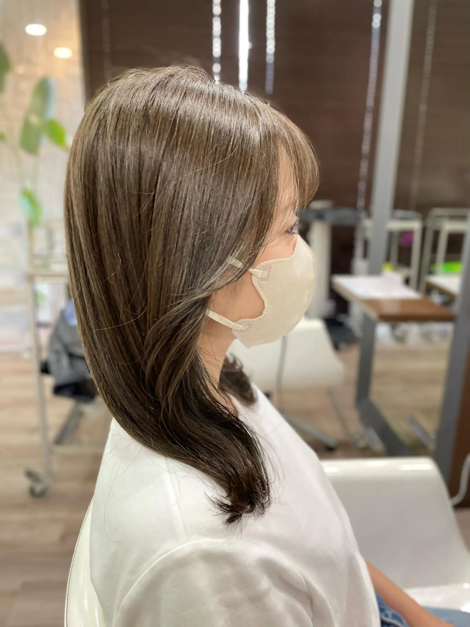 セミロング カラー ベージュカラー ハイライトカラー オリーブベージュ 顔まわりレイヤー ハイライト たなか りなのヘアスタイル