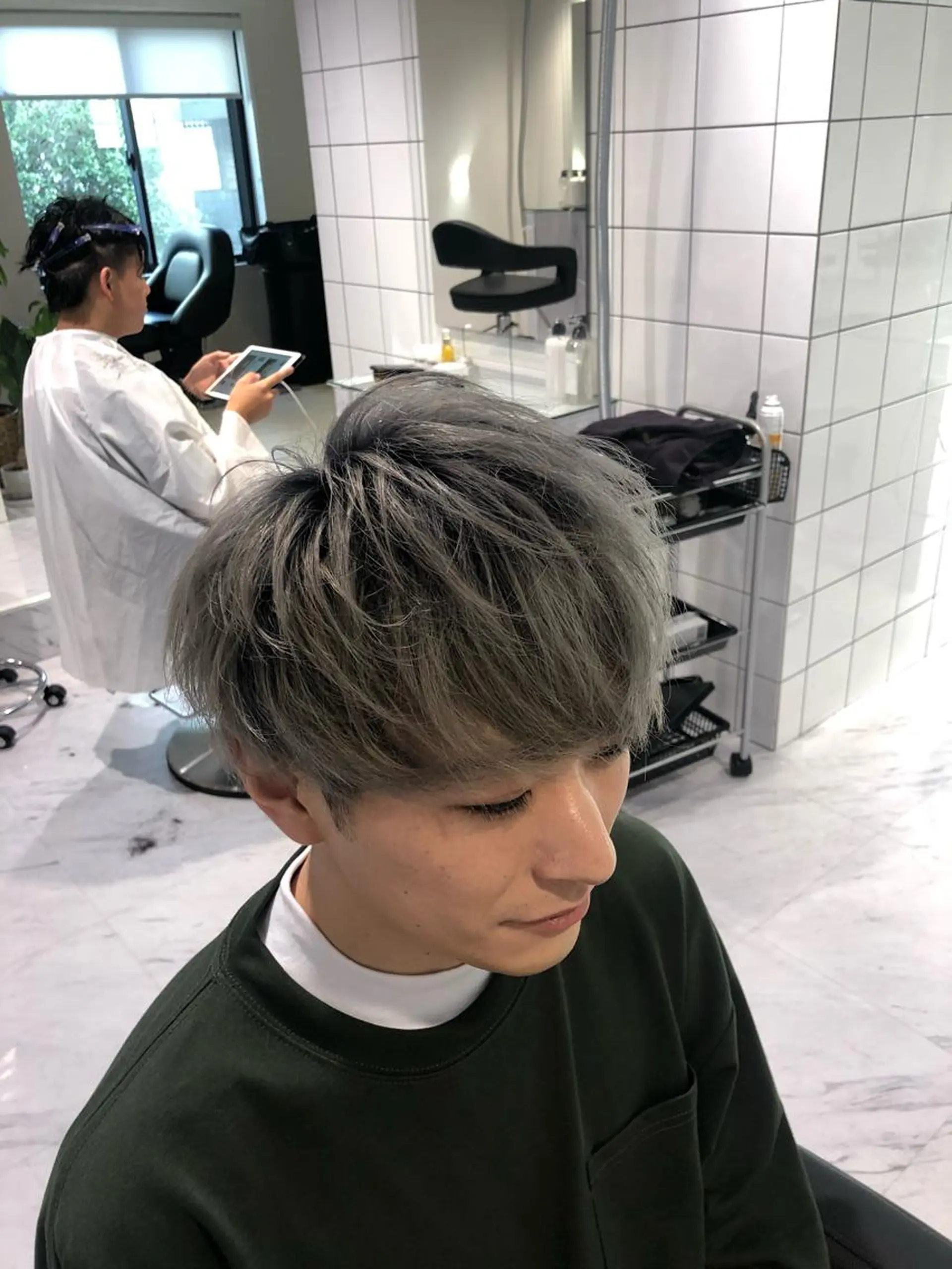 ショート カラー メンズ アッシュ ホワイトアッシュ 赤み消し🌿 透明感カラー🫧のヘアスタイル
